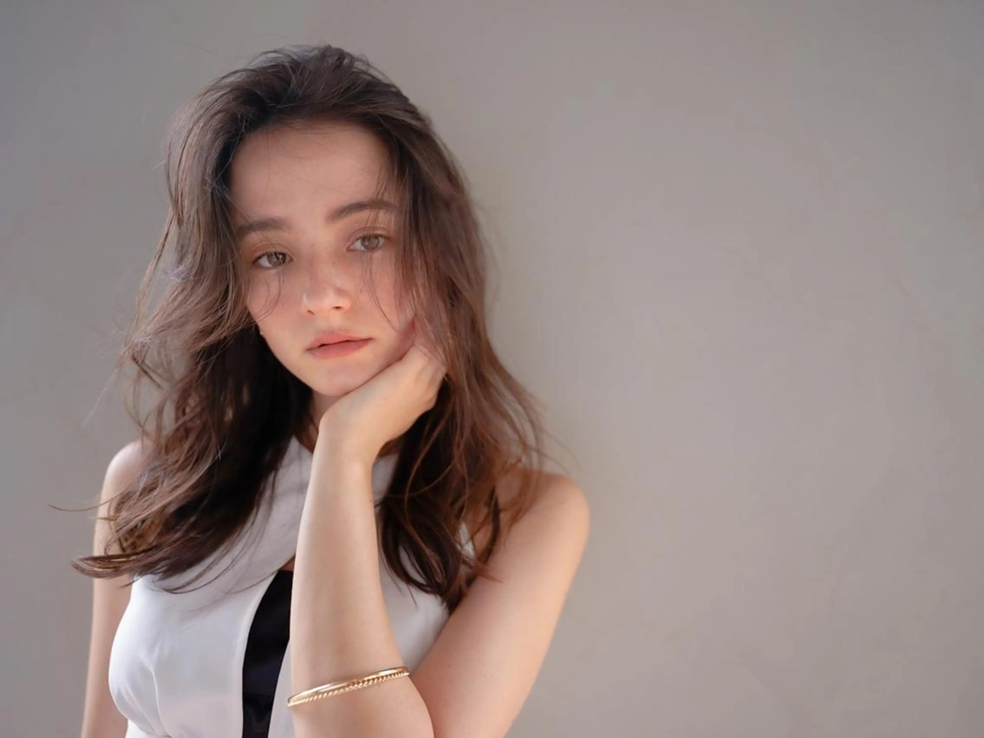 セミロング カラー パーマ ヘアアレンジ アディクシーカラー アッシュ バレイヤージュ ベージュカラー ブリーチ newi grande 横浜店のヘアスタイル