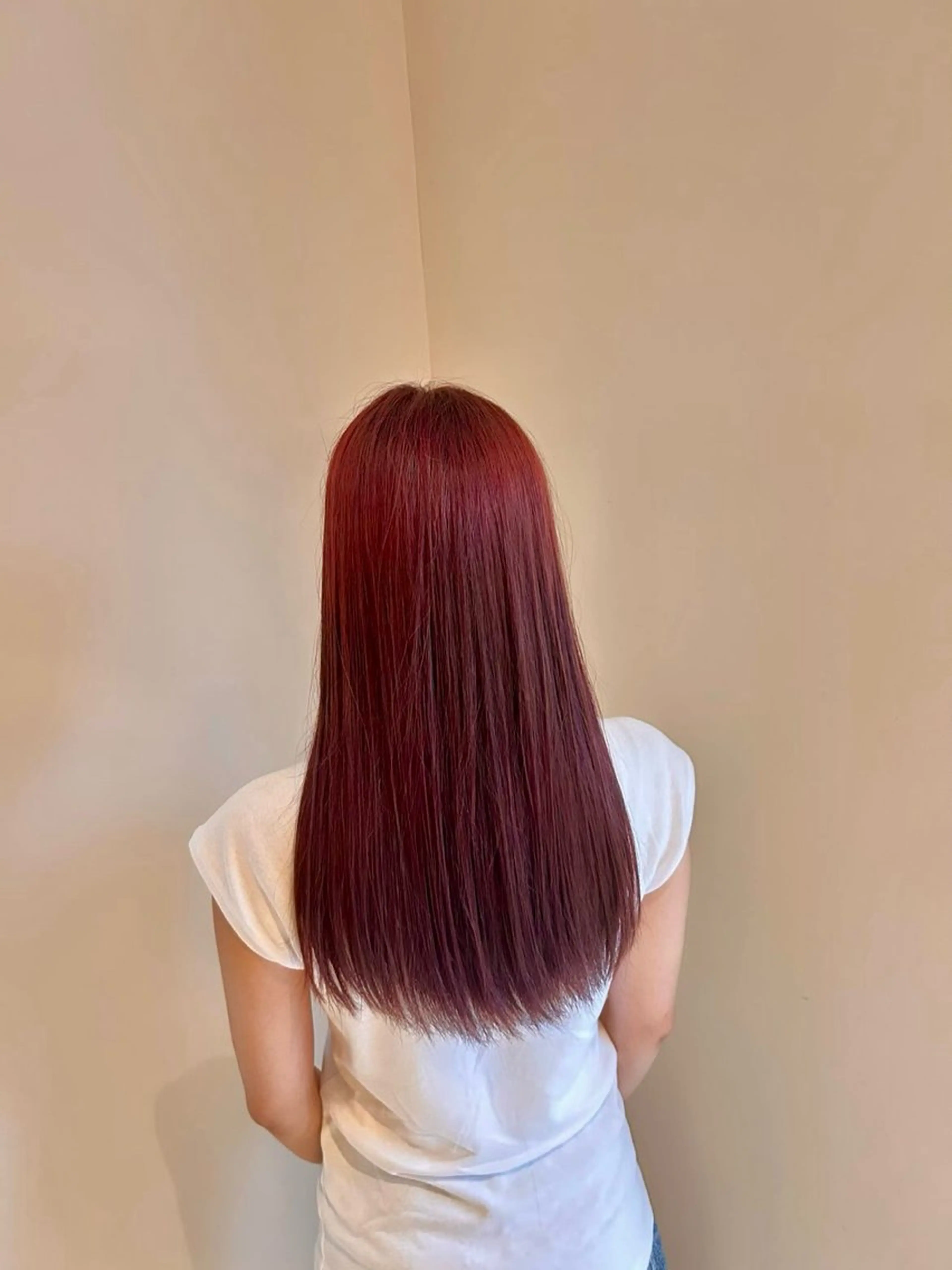 ミディアム カラー パーマ ヘアアレンジ ミディアムレイヤー ブリーチ ボルドーカラー ブラウンカラー カシス カット ヘアカラー 田邉 偉楓のヘアスタイル