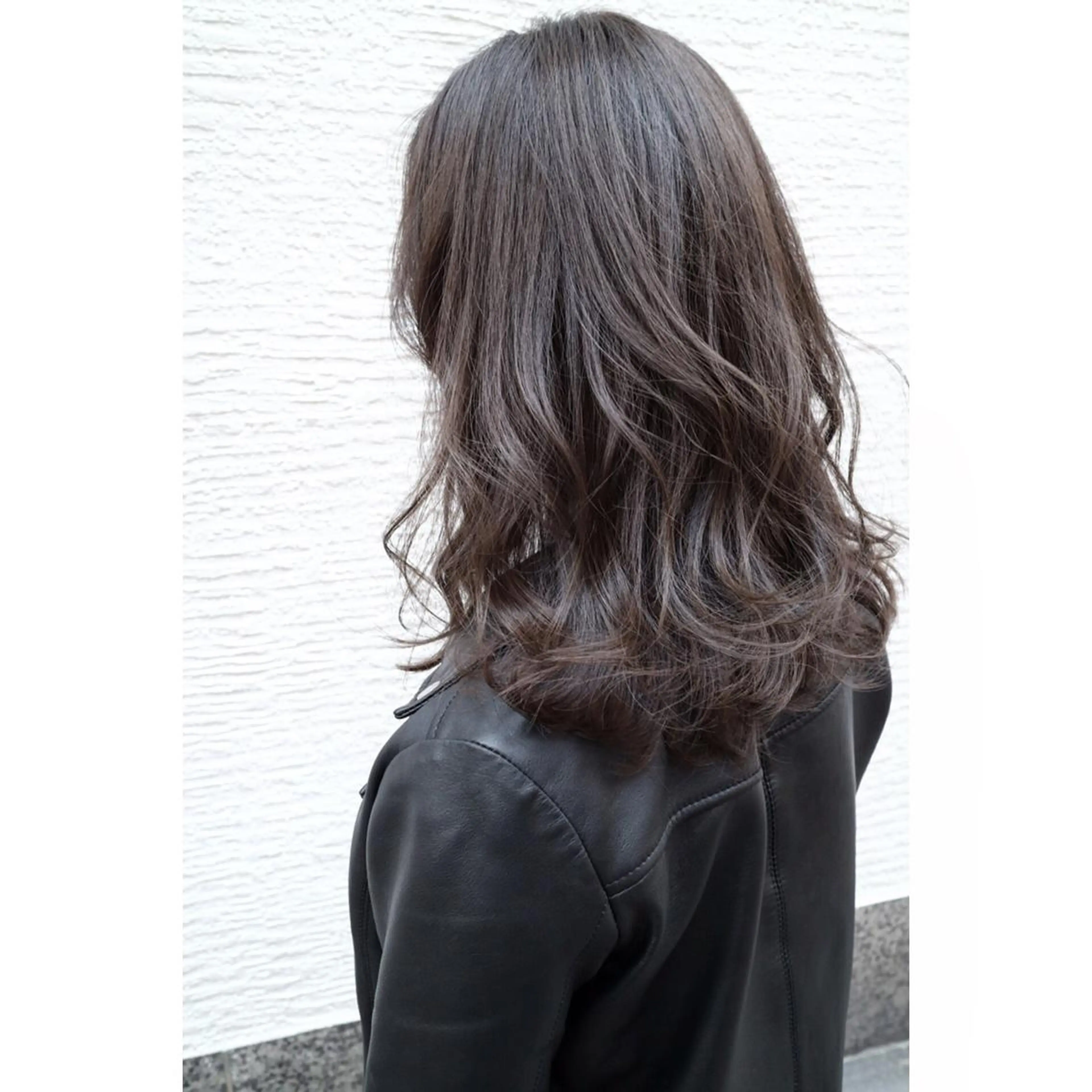 セミロング カラー グレージュ OFF YUYAのヘアスタイル