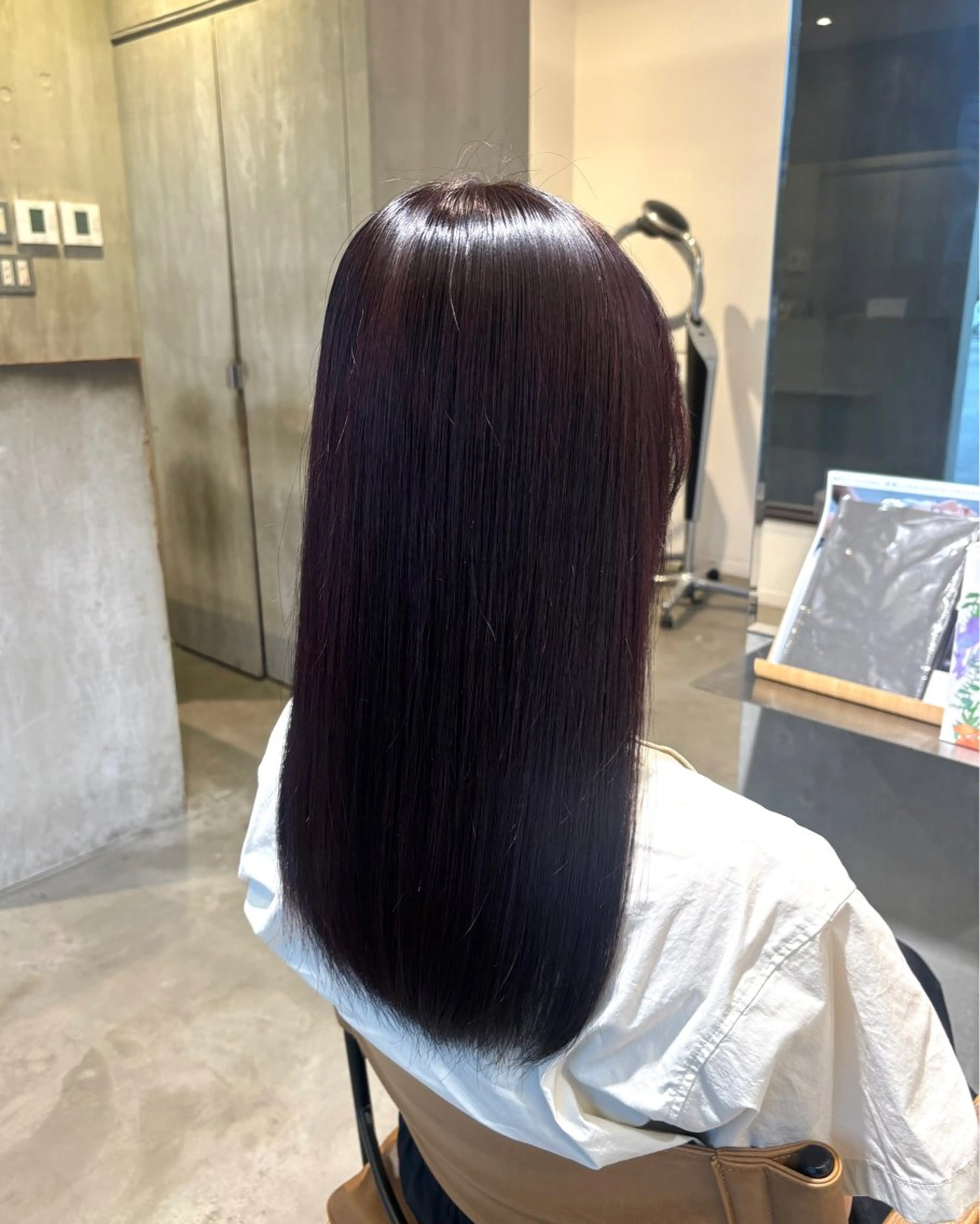 ロング カラー ボルドーカラー 小木曽 里華のヘアスタイル