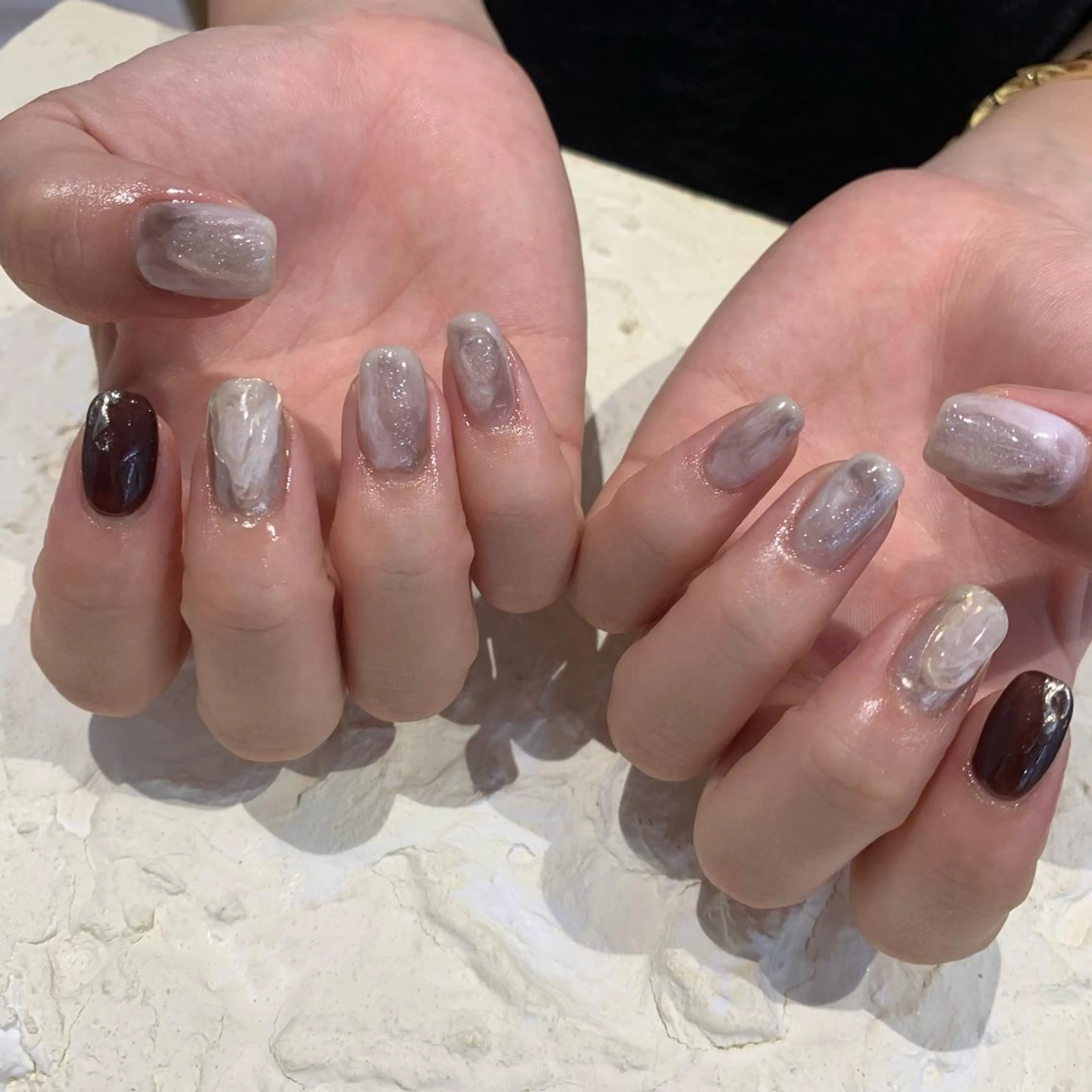 ネイル ブラウン マキノ ユイのネイルデザイン