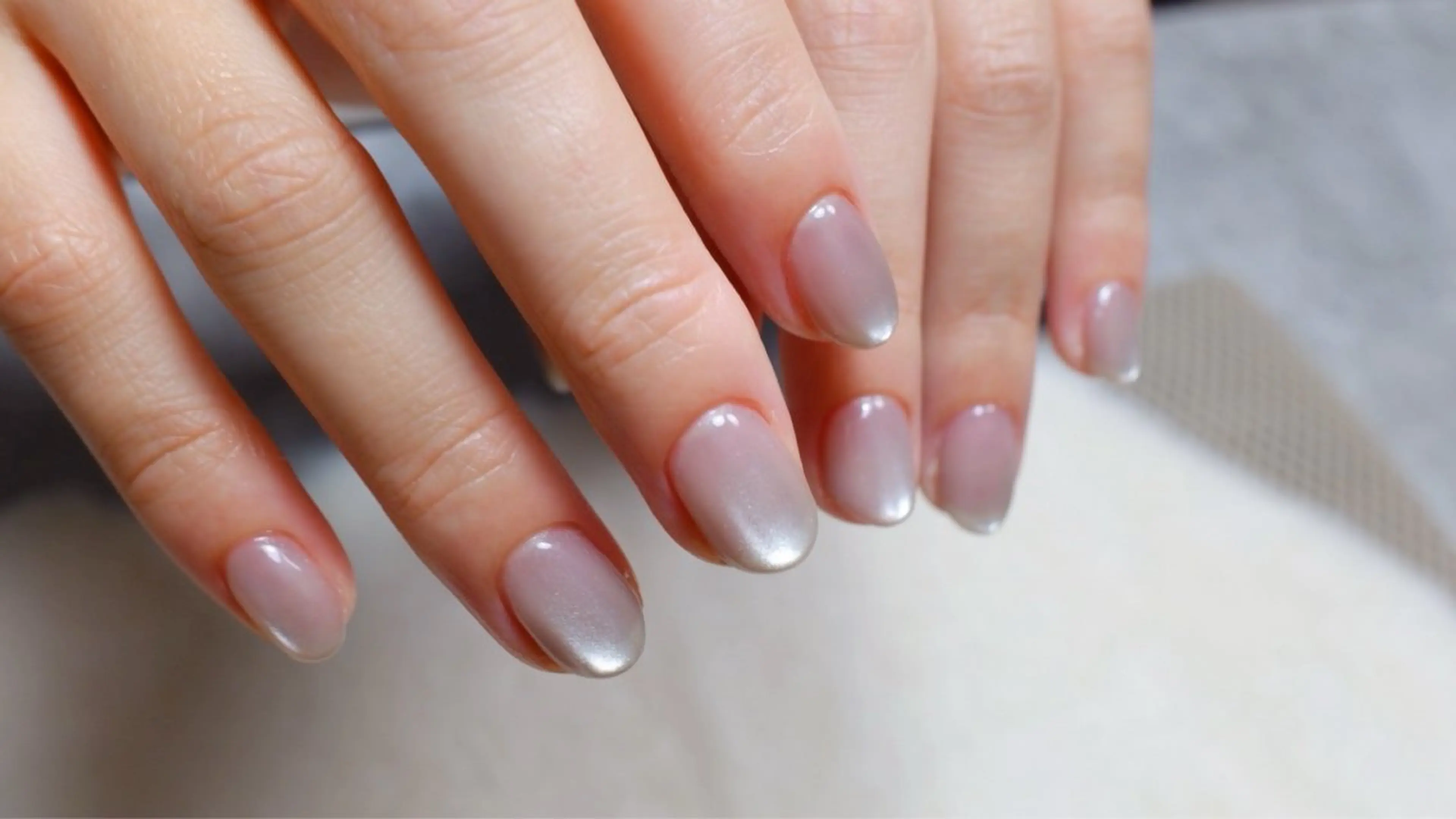 ネイル マグネットネイル ホワイト ハンドネイル hamasaki sakiのネイルデザイン