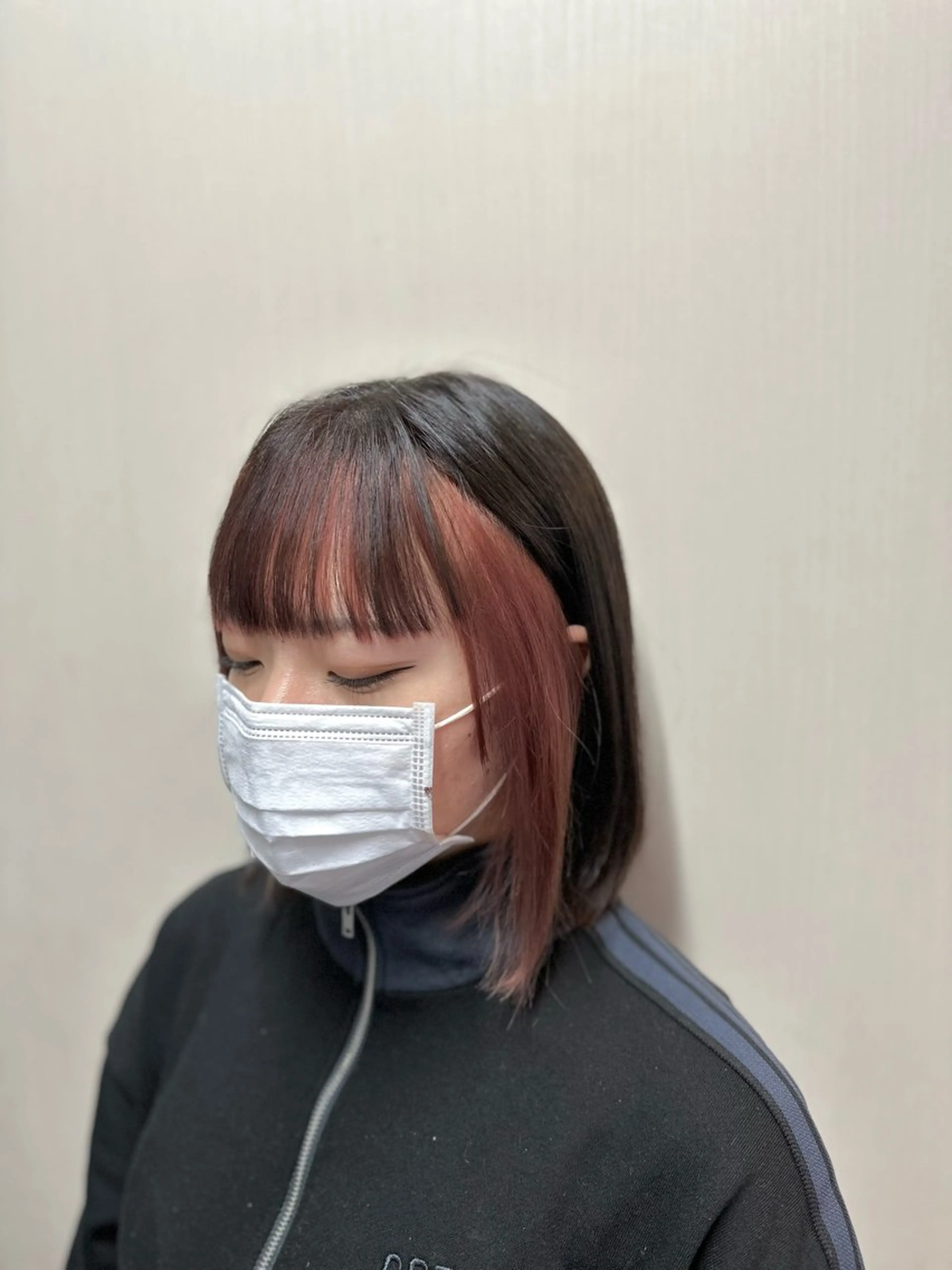 ミディアム ミストバング 手塚 菜々美のヘアスタイル