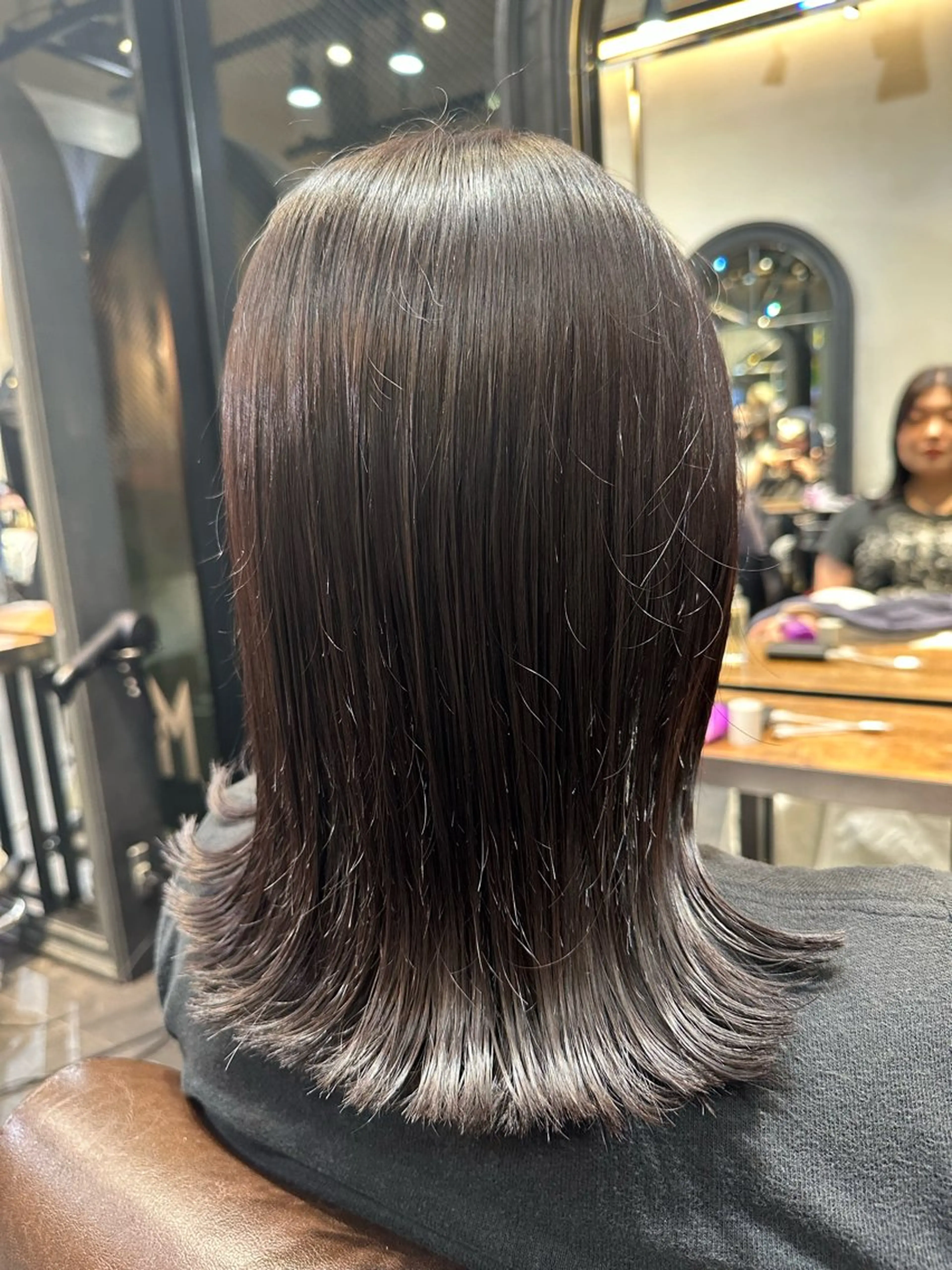 ミディアム 齊藤政太 顔周り カット 透明感カラーのヘアスタイル