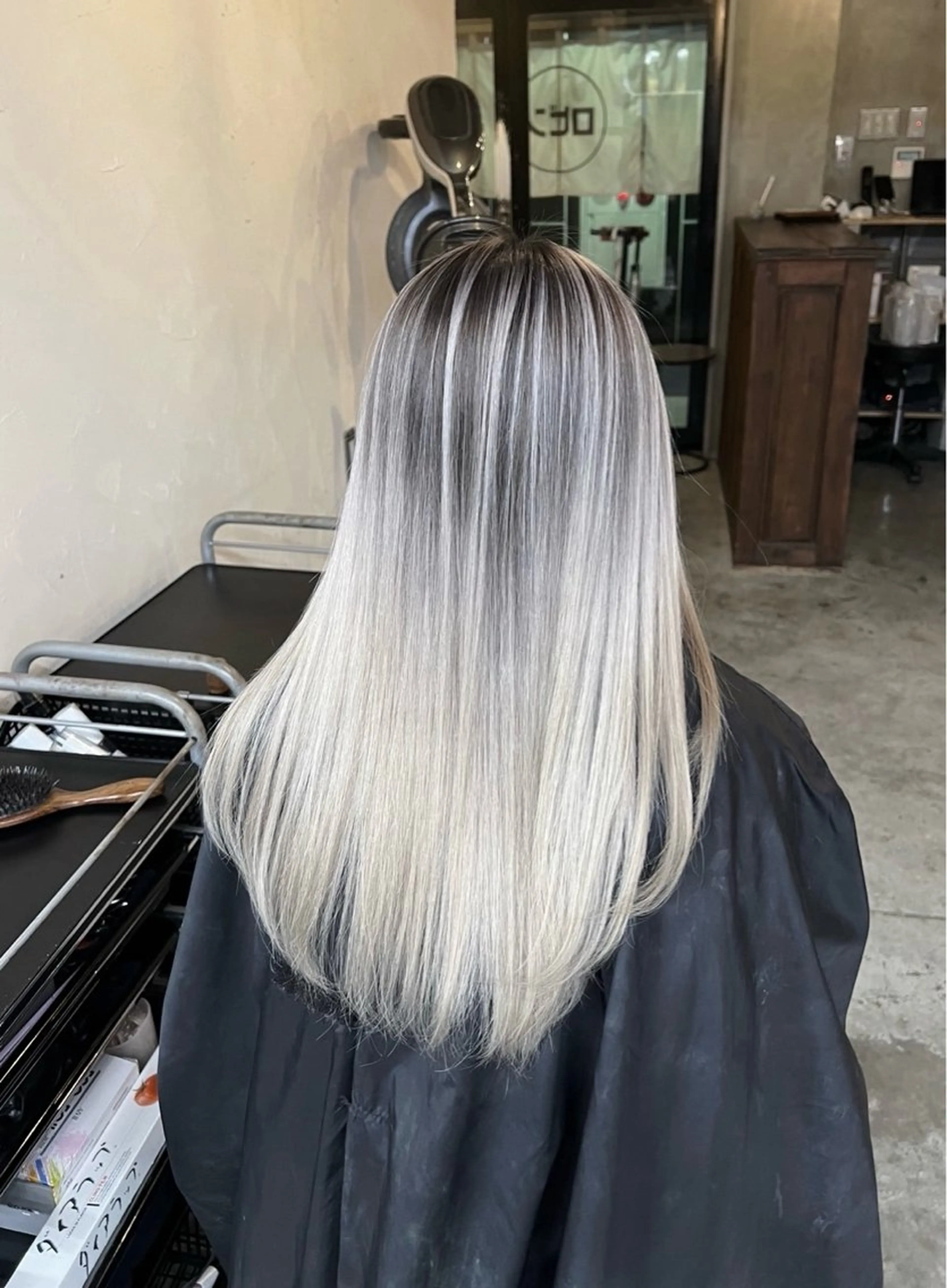 ロング カラー バレイヤージュ シルバー ホワイトシルバー レイヤーカット ヘアカラー トリートメント 指名数No.1 /NAOYAのヘアスタイル