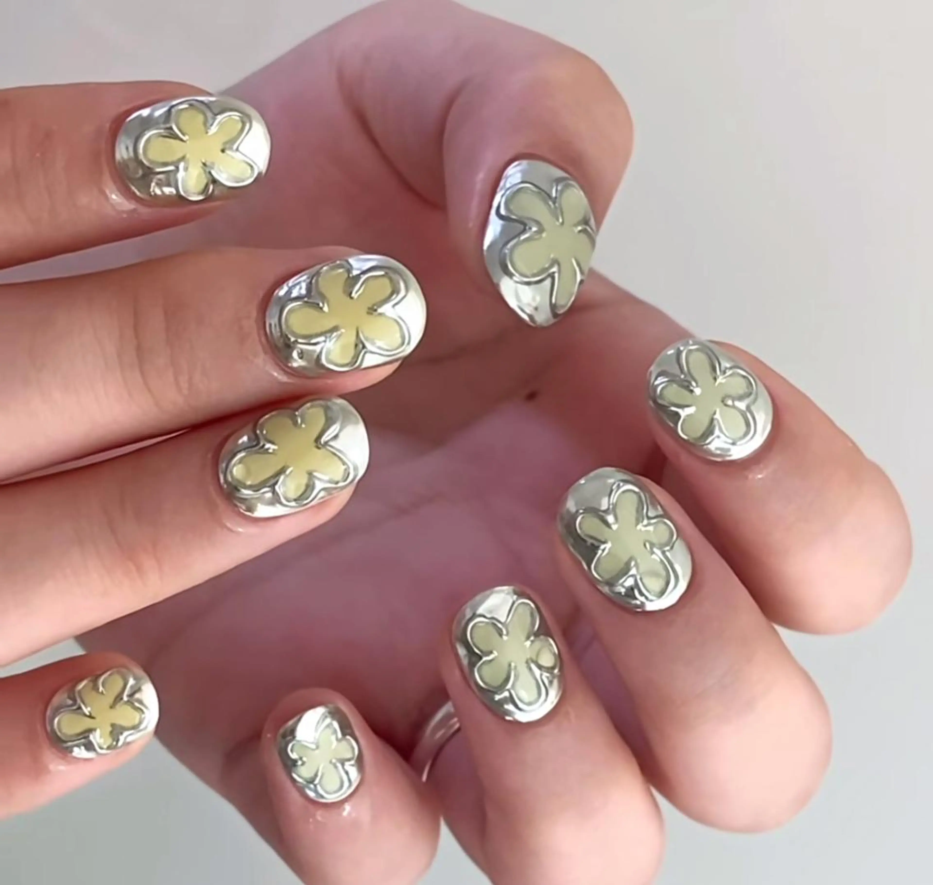 ネイル ハンドネイル 🎀 KiKi_nailのネイルデザイン