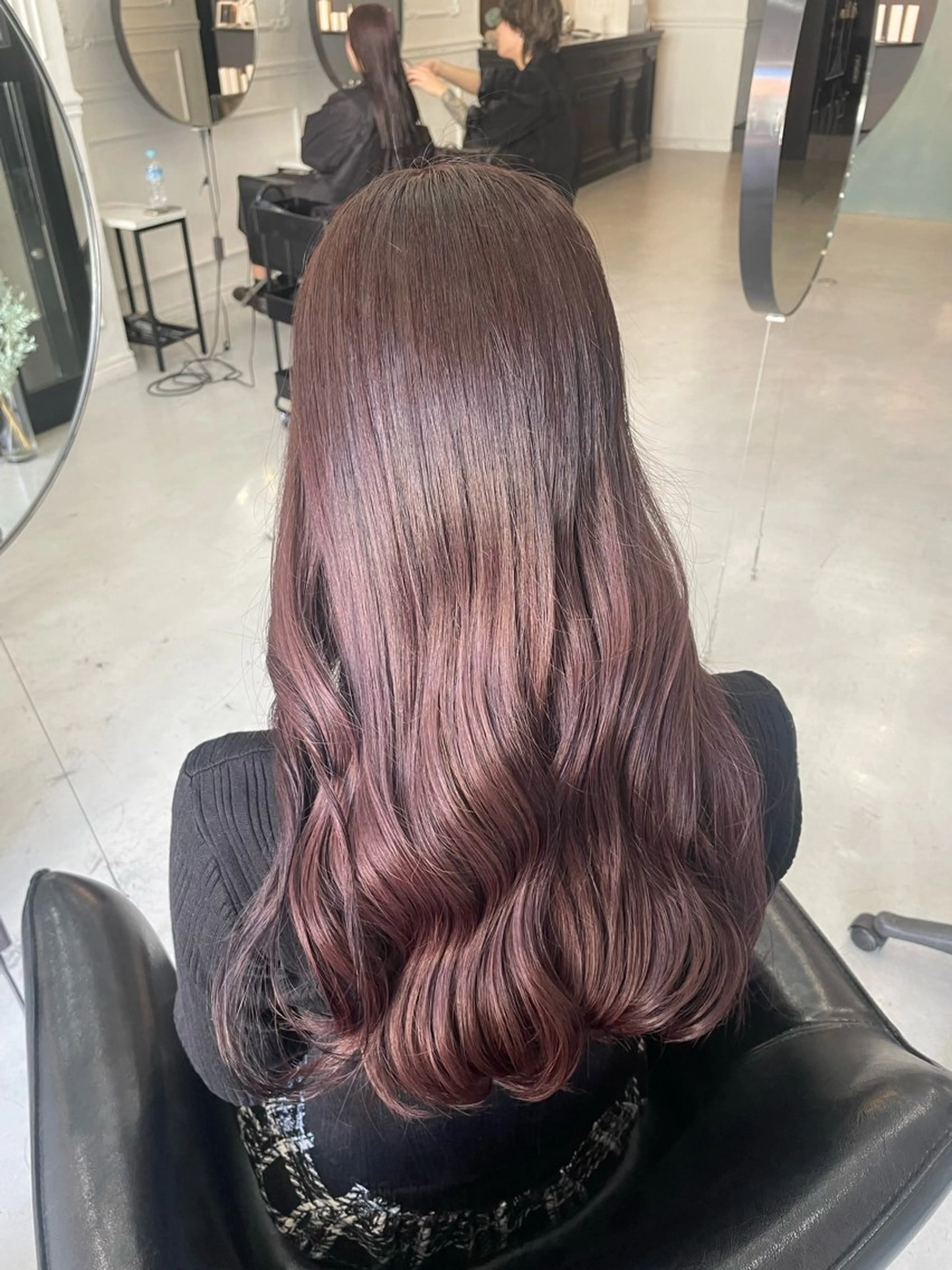 ロング ピンクブラウン トリートメント MaisonHALU さくらのヘアスタイル