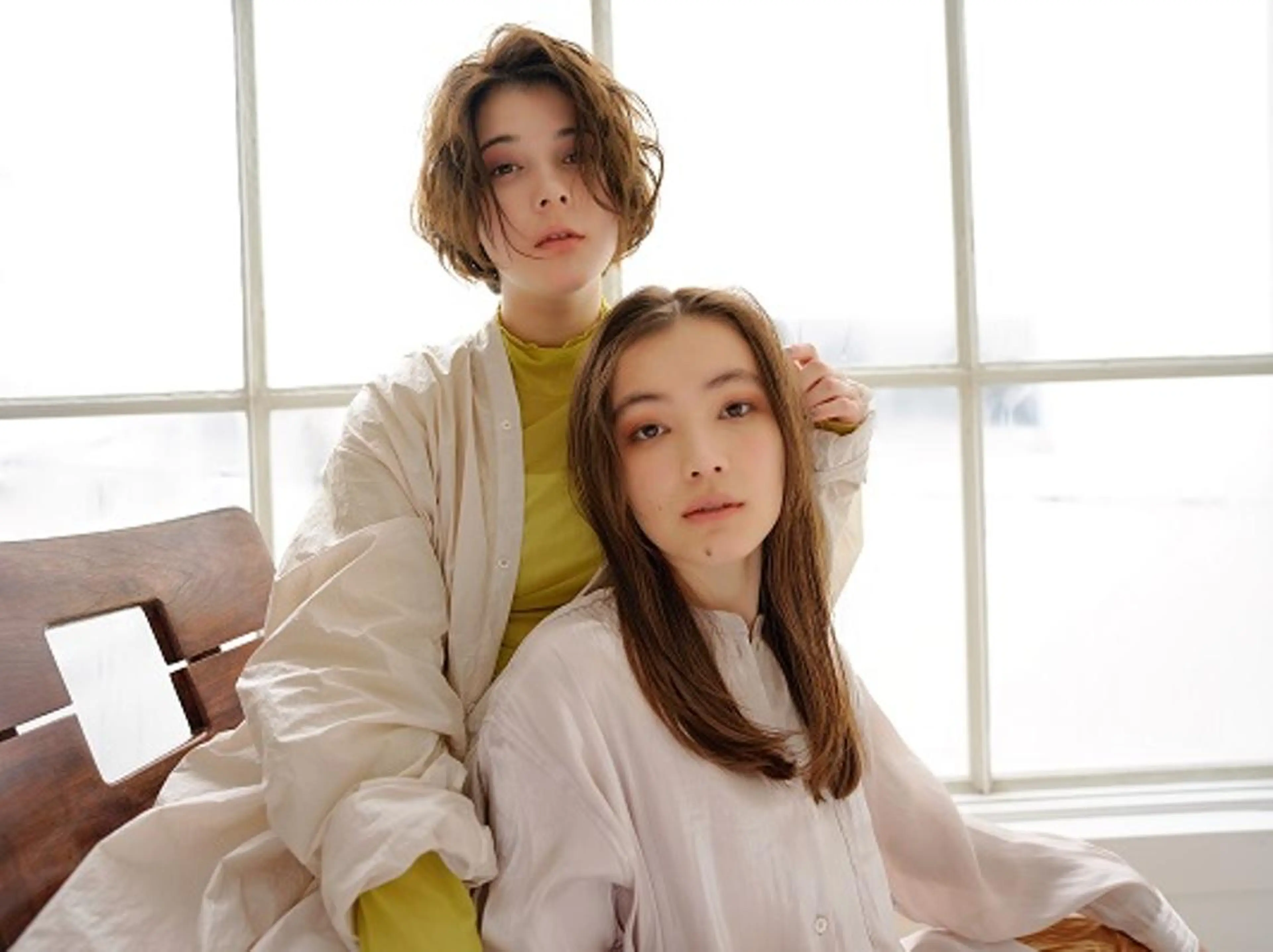 ミディアム カラー パーマ ヘアアレンジ アディクシーカラー アッシュ バレイヤージュ ベージュカラー ブリーチ newi grande 横浜店のヘアスタイル