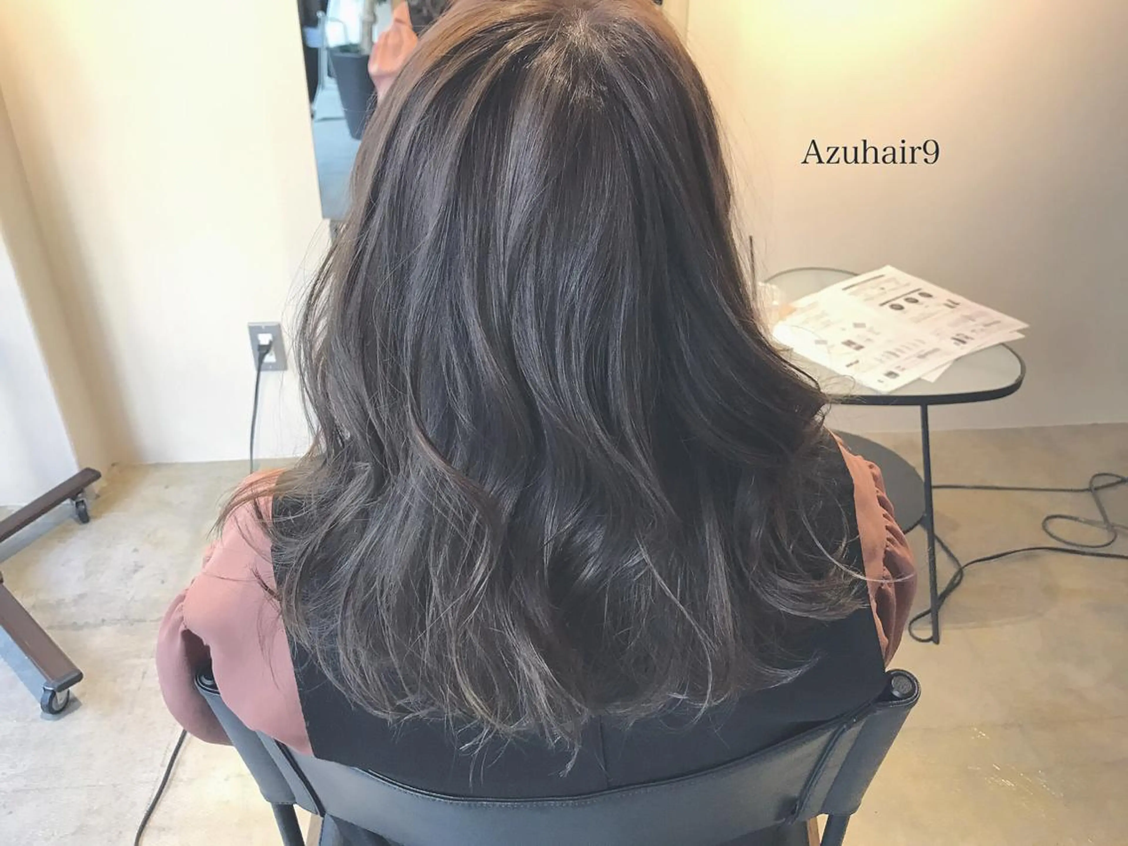 ミディアム カラー 透明感カラー グレージュ ハイライトカラー ハイライト RHAIRSALON 西山梓のヘアスタイル