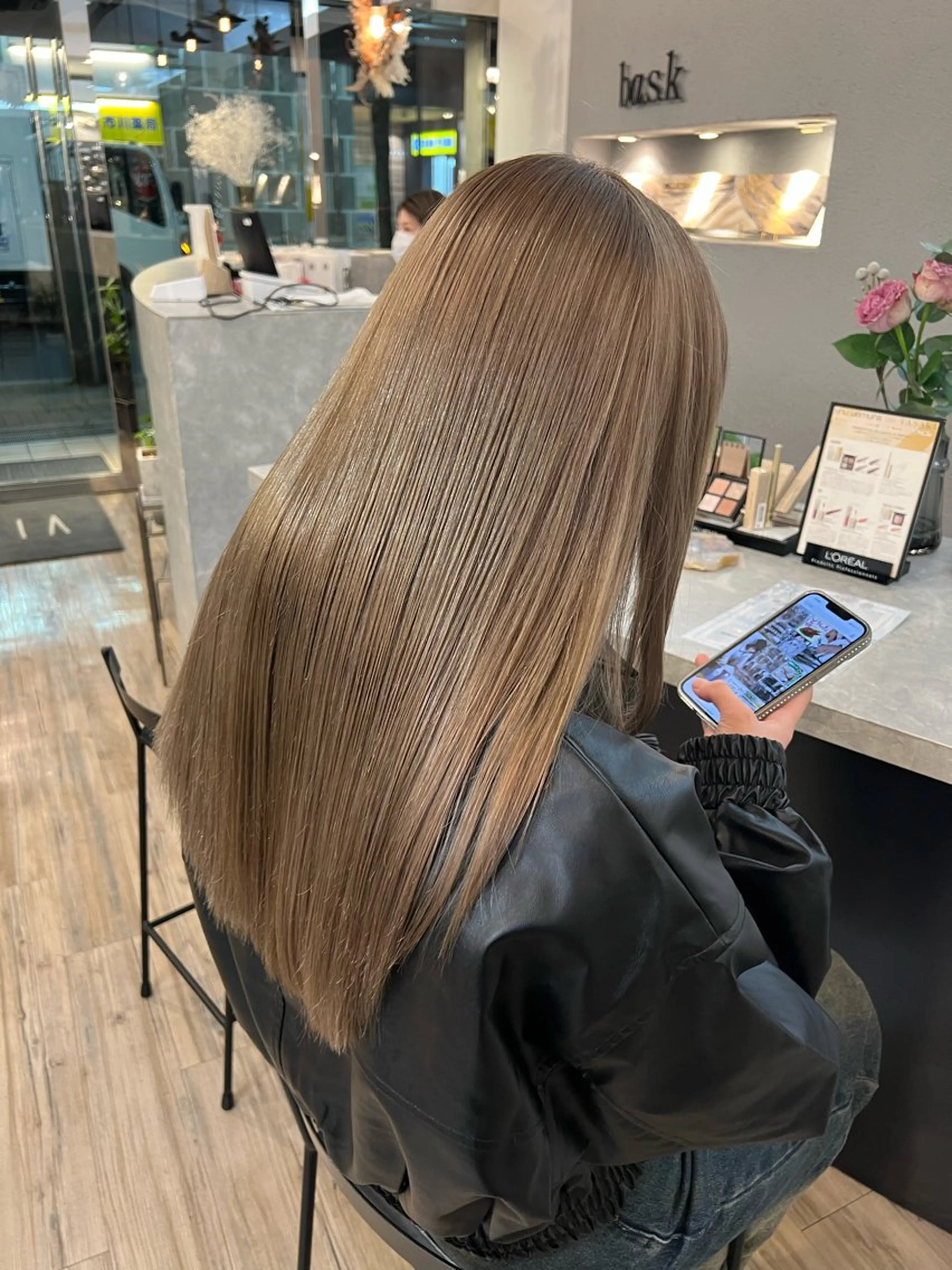 セミロング カラー ベージュカラー ブラウンカラー ハイトーンカラー ハイトーンベージュ カット ヘアカラー トリートメント いぐちしょうた🫧 VISAGEbaskのヘアスタイル
