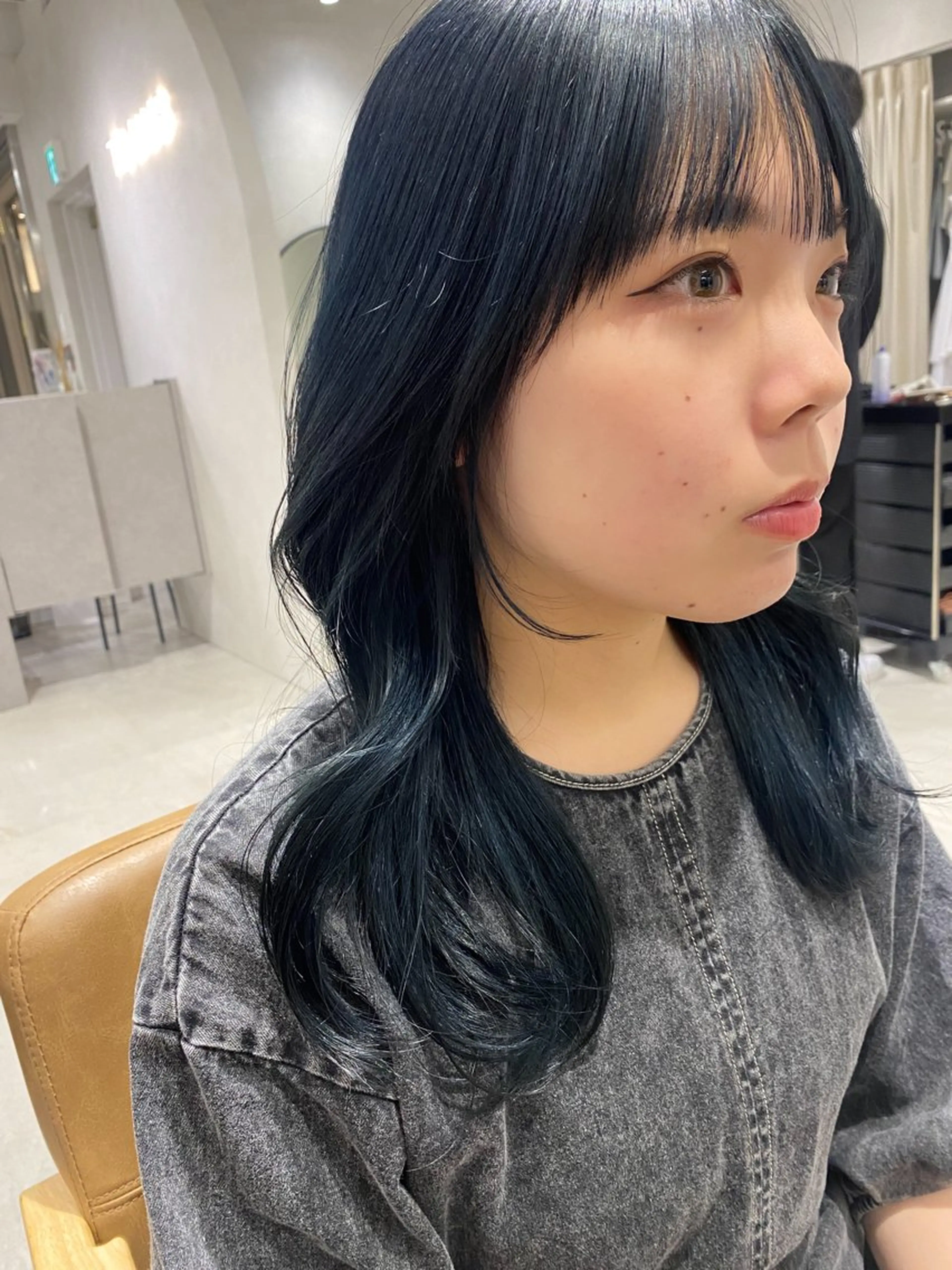 セミロング カラー カット ヘアカラー 顔まわりカラー特化 赤津百合絵のヘアスタイル