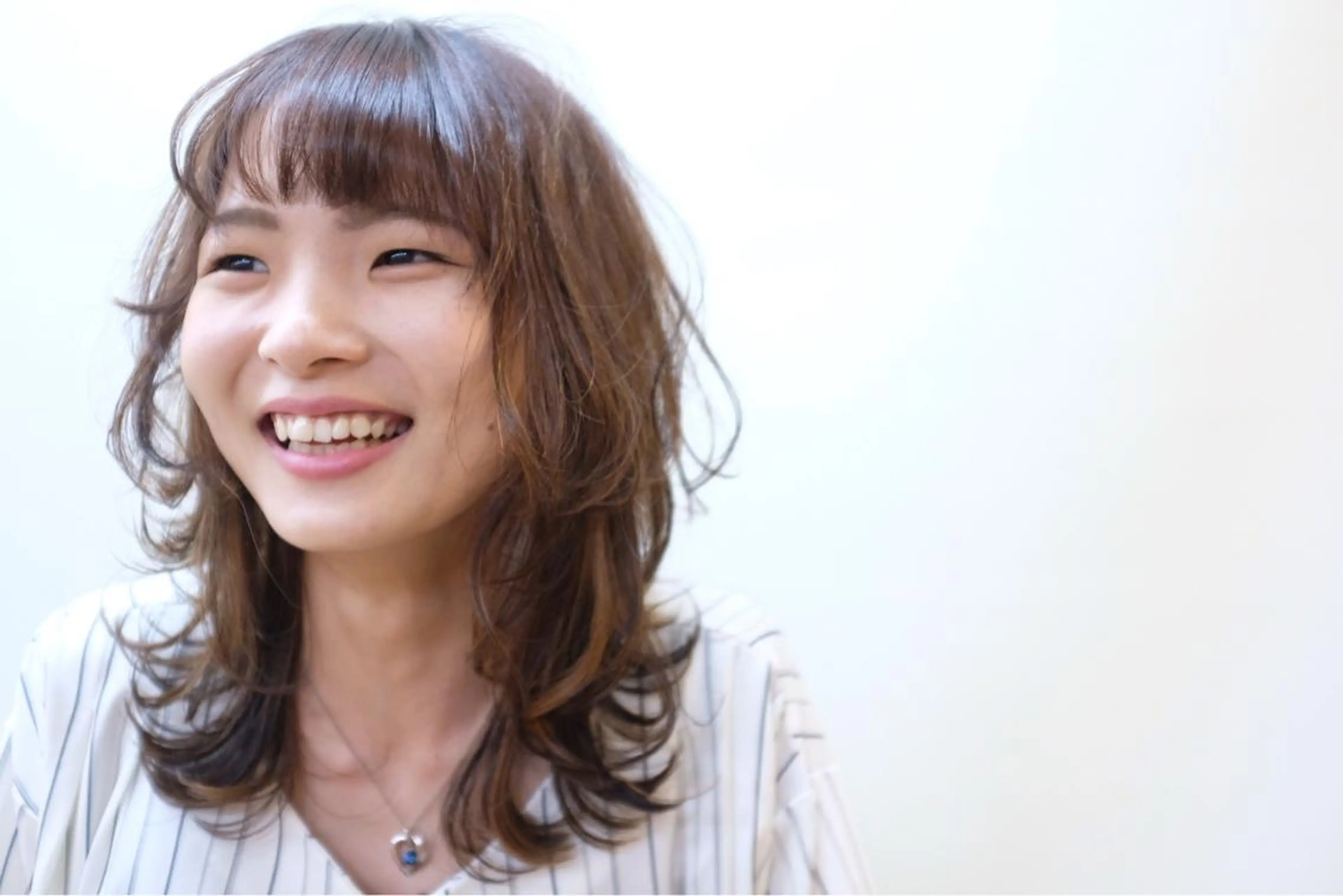 ミディアム ハイレイヤー レイヤーカット 金城 美沙のヘアスタイル