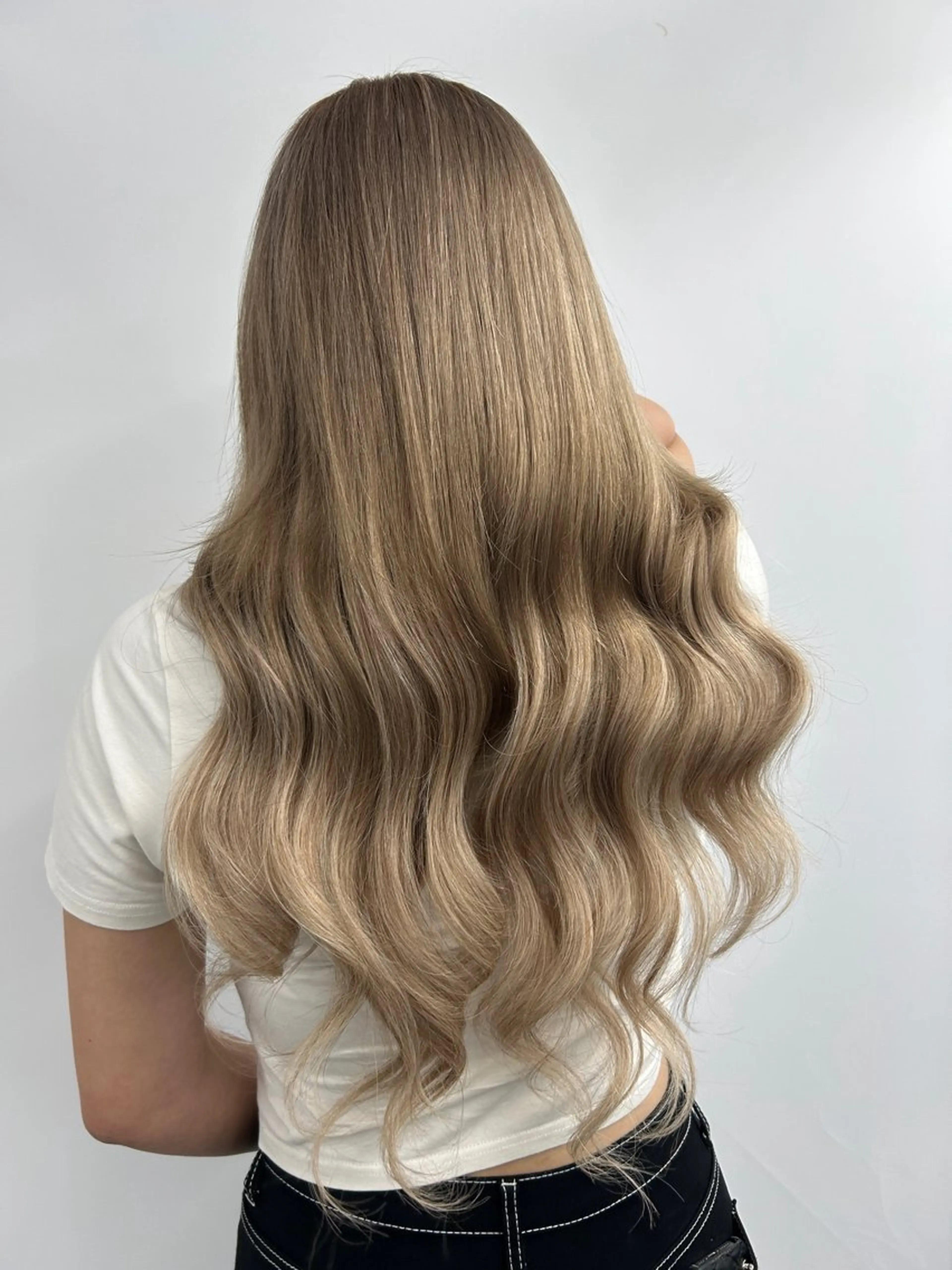 ロング カラー シールエクステ バレイヤージュ ベージュカラー ダブルカラー ハイライトカラー カット ヘアカラー トリートメント エクステ ヘアセット レイヤー/エクステ alpha下妻のヘアスタイル