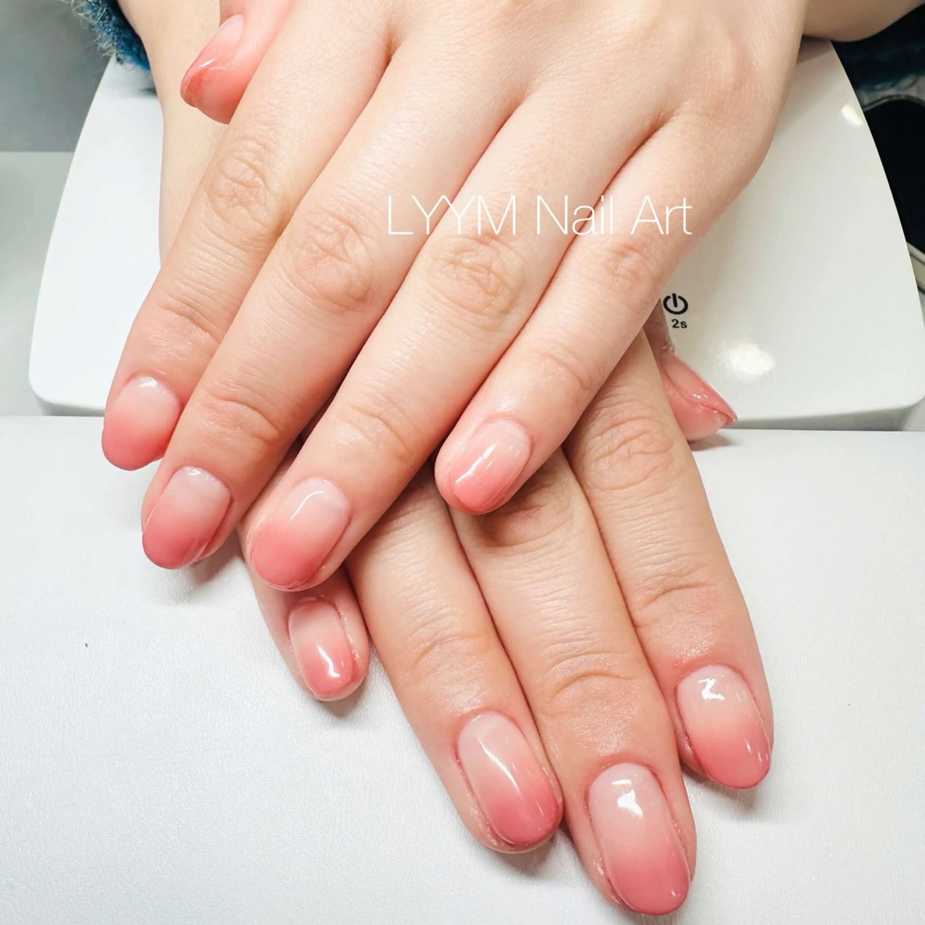 ネイル グラデーション オフィスネイル シンプルネイル ハンドネイル LYYM Salonのネイルデザイン