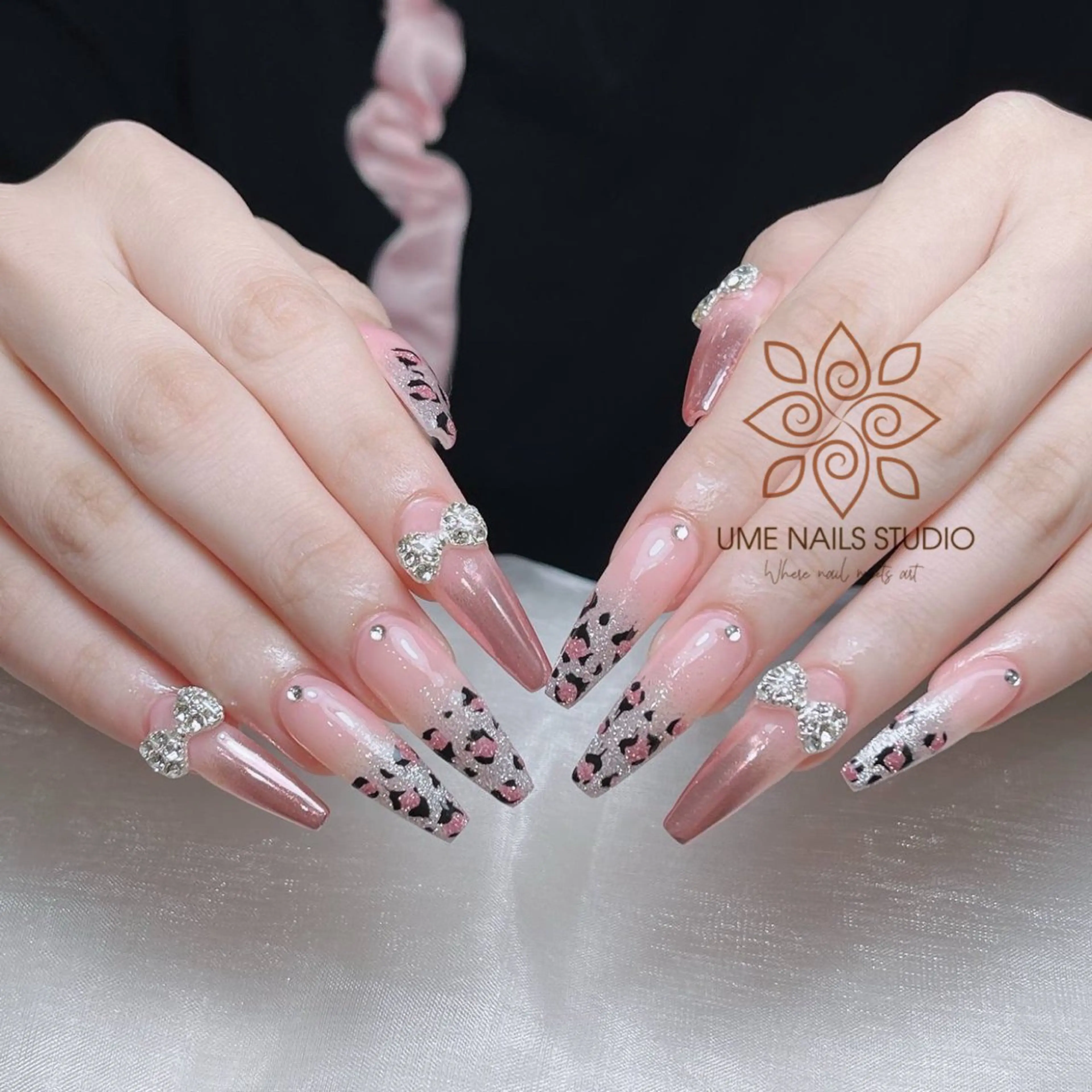 ネイル チークネイル クリアネイル ガーリー キラキラネイル 韓国ネイル Ume Nail Studioのネイルデザイン