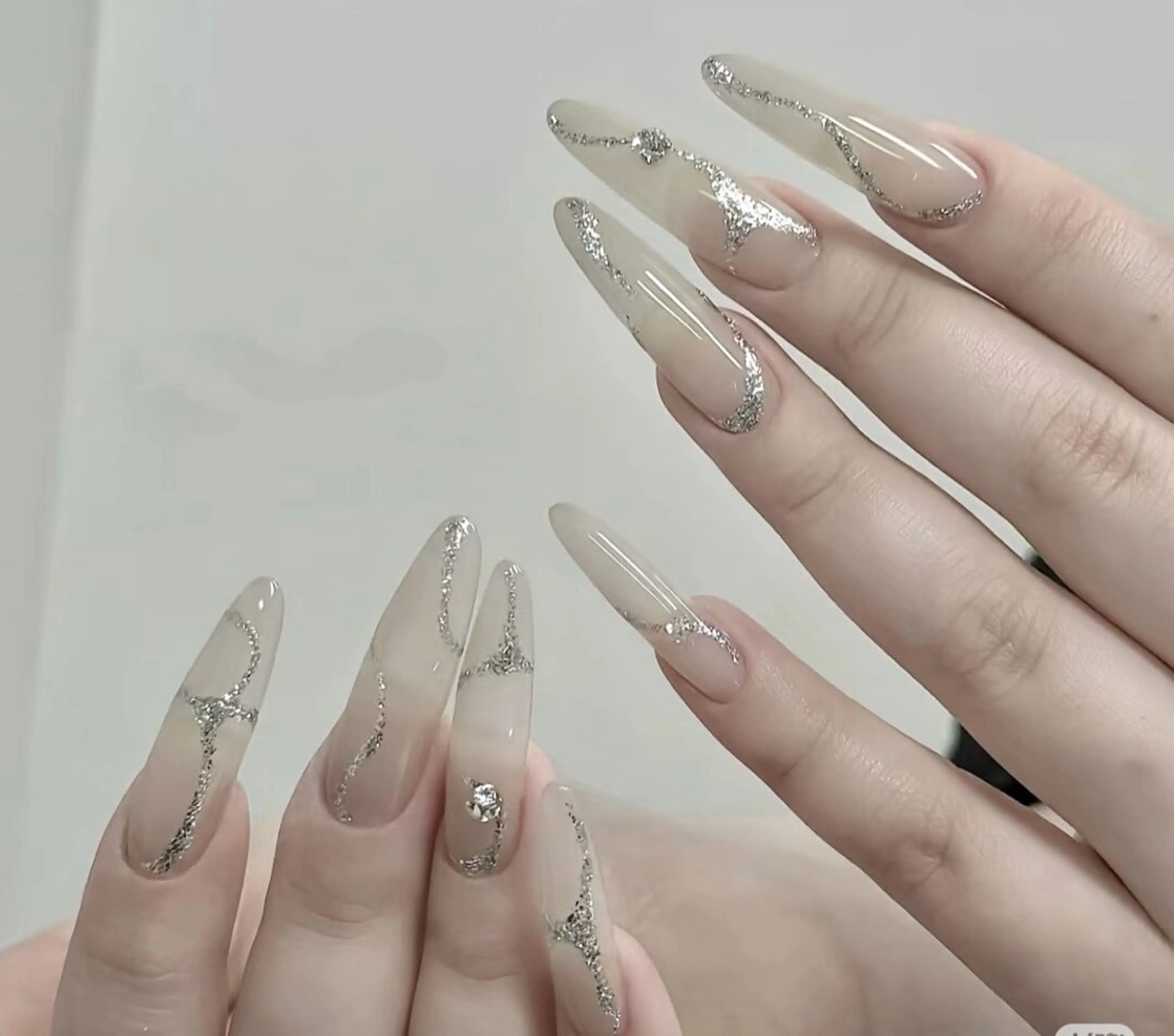 大人気🎀チップ長さだしワンカラー  +  自由自在ラメライン10本し放題💅🏻の写真