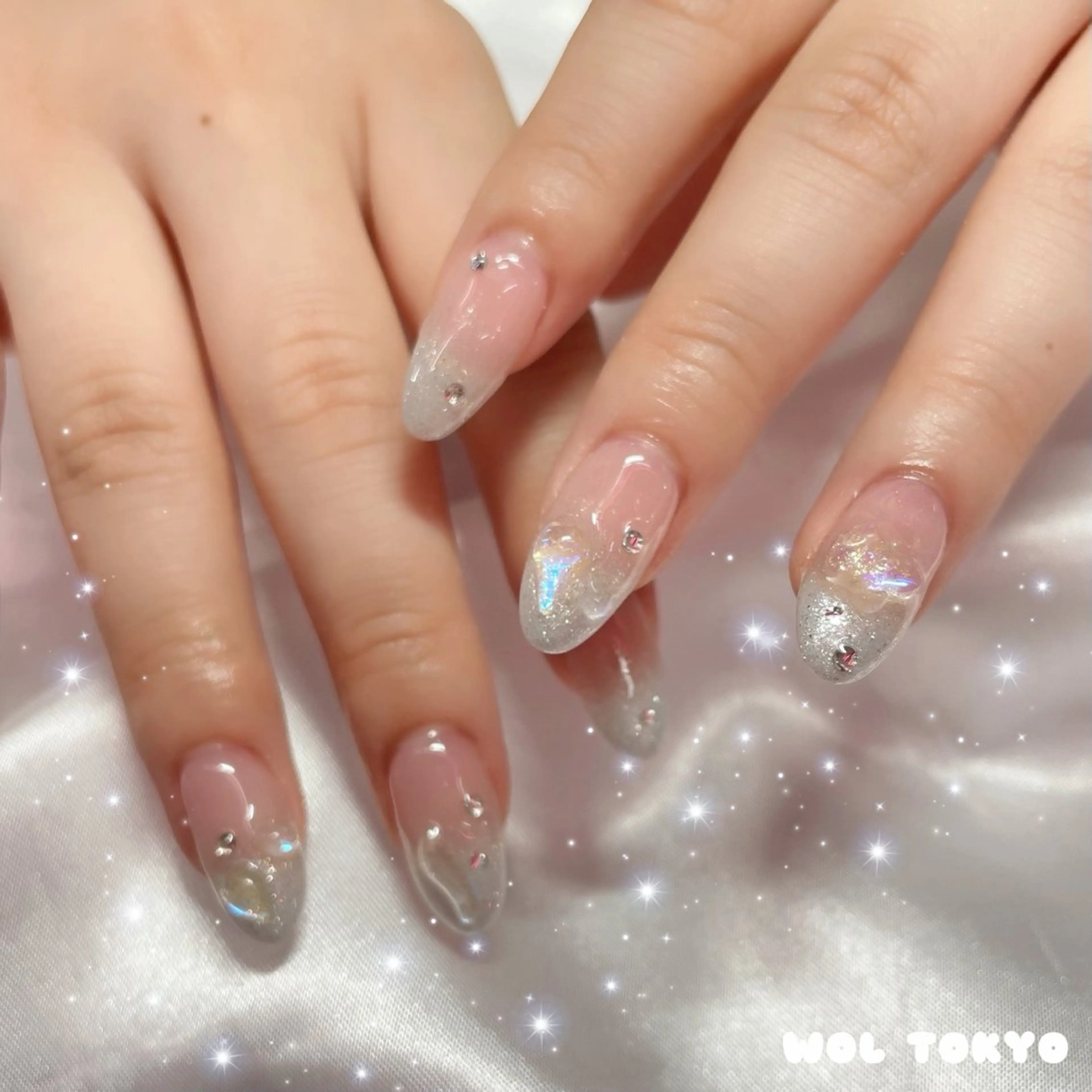 ネイル オーロラネイル クリアネイル ストーンネイル 夏ネイル ハンドネイル 💕WOLTOKYO 池袋💕maiのネイルデザイン