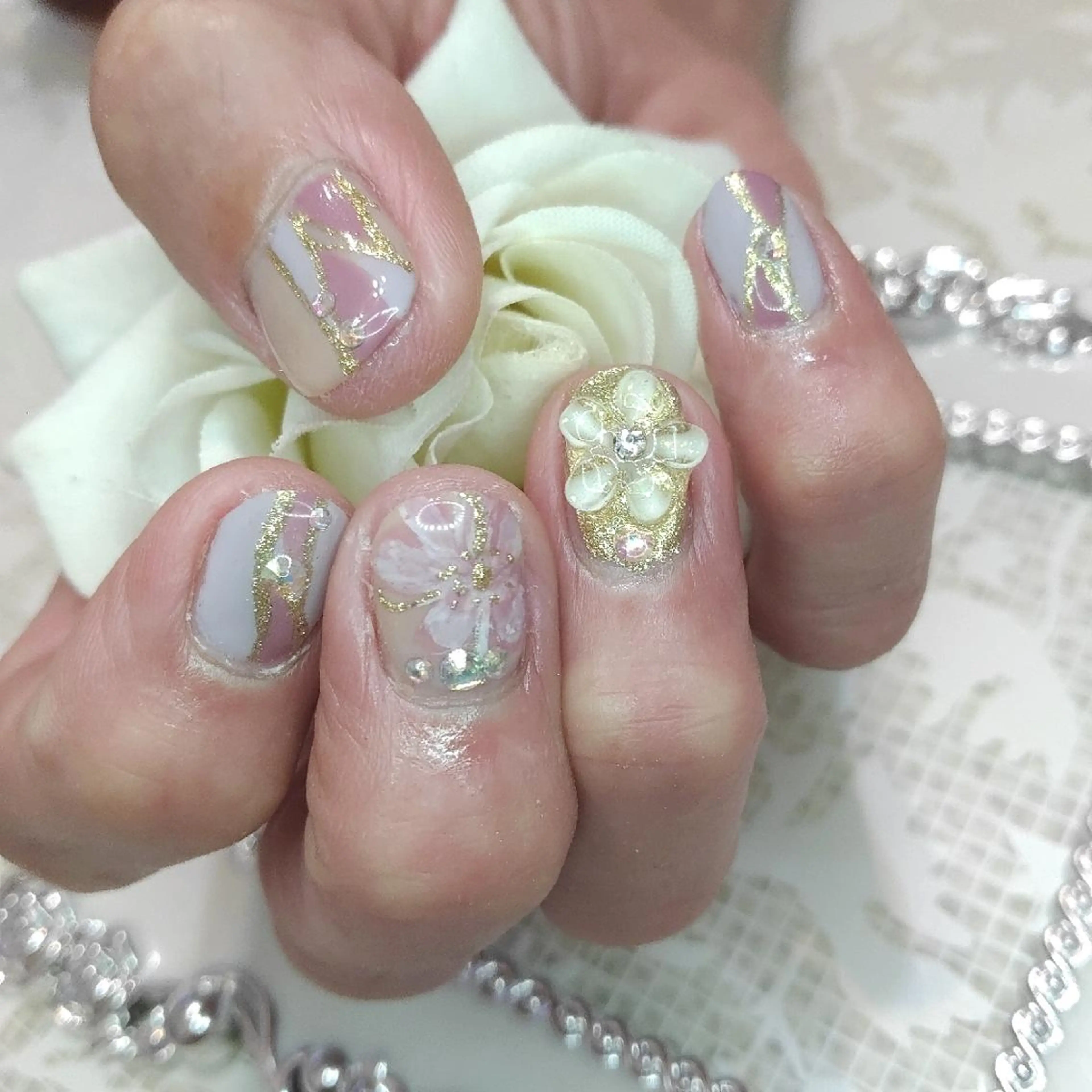 ネイル エステとネイル ローズコンフォートのネイルデザイン