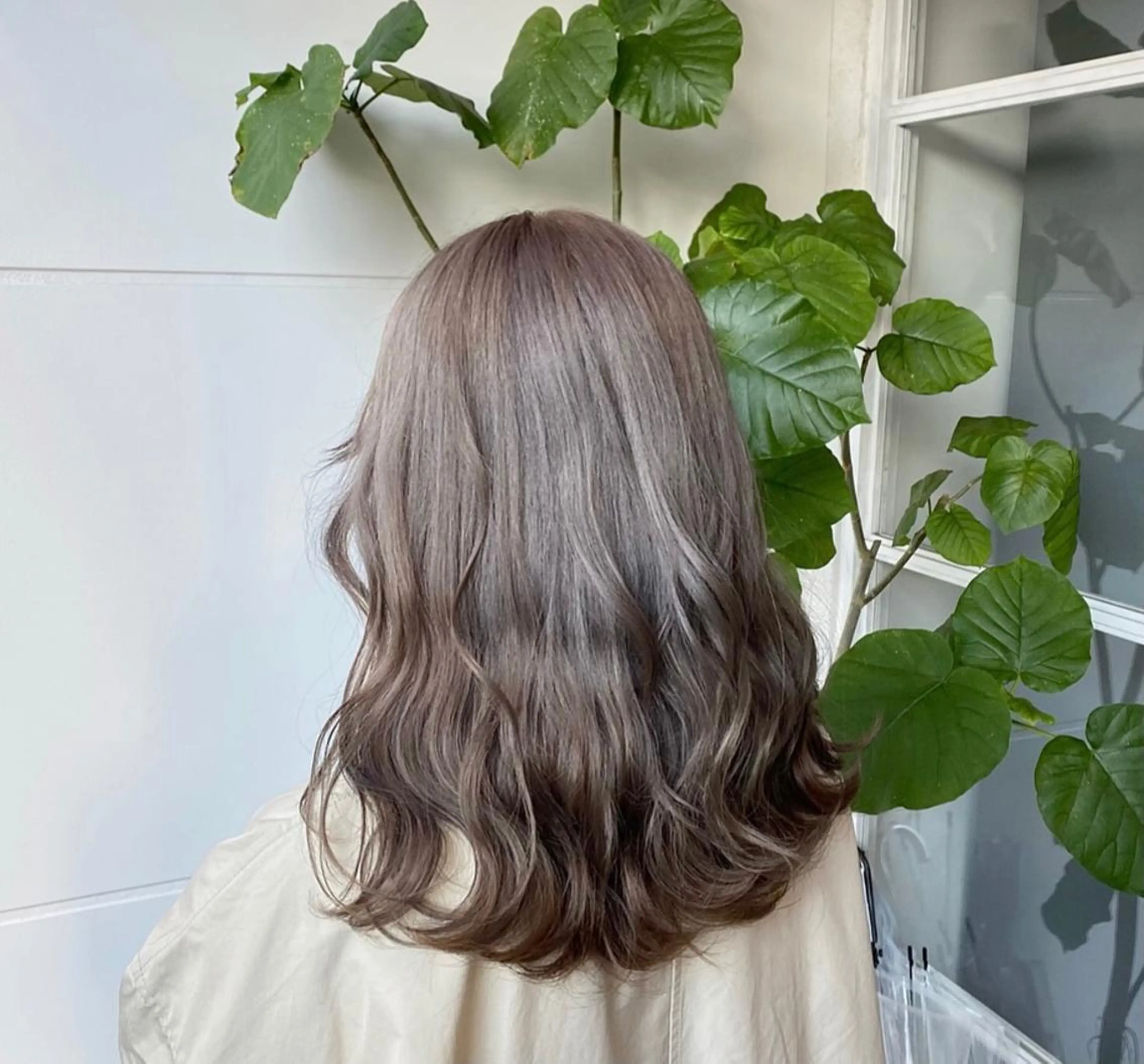 セミロング カラー グレージュ たなか もえなのヘアスタイル