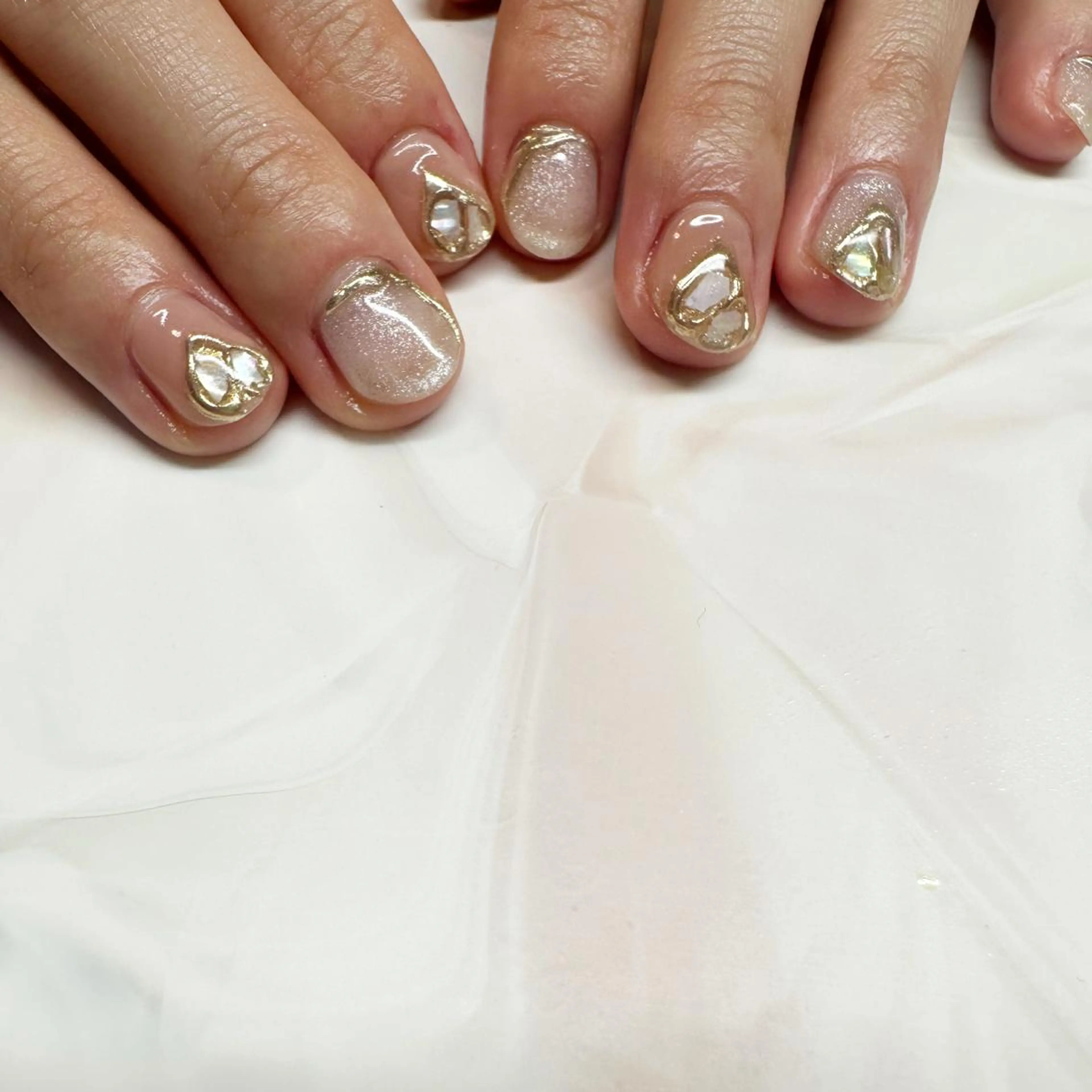 ショート ネイル ショートヘア ミラーネイル ニュアンスネイル ショートネイル 春ネイル 🪞KAPE NAIL 🪞のネイルデザイン