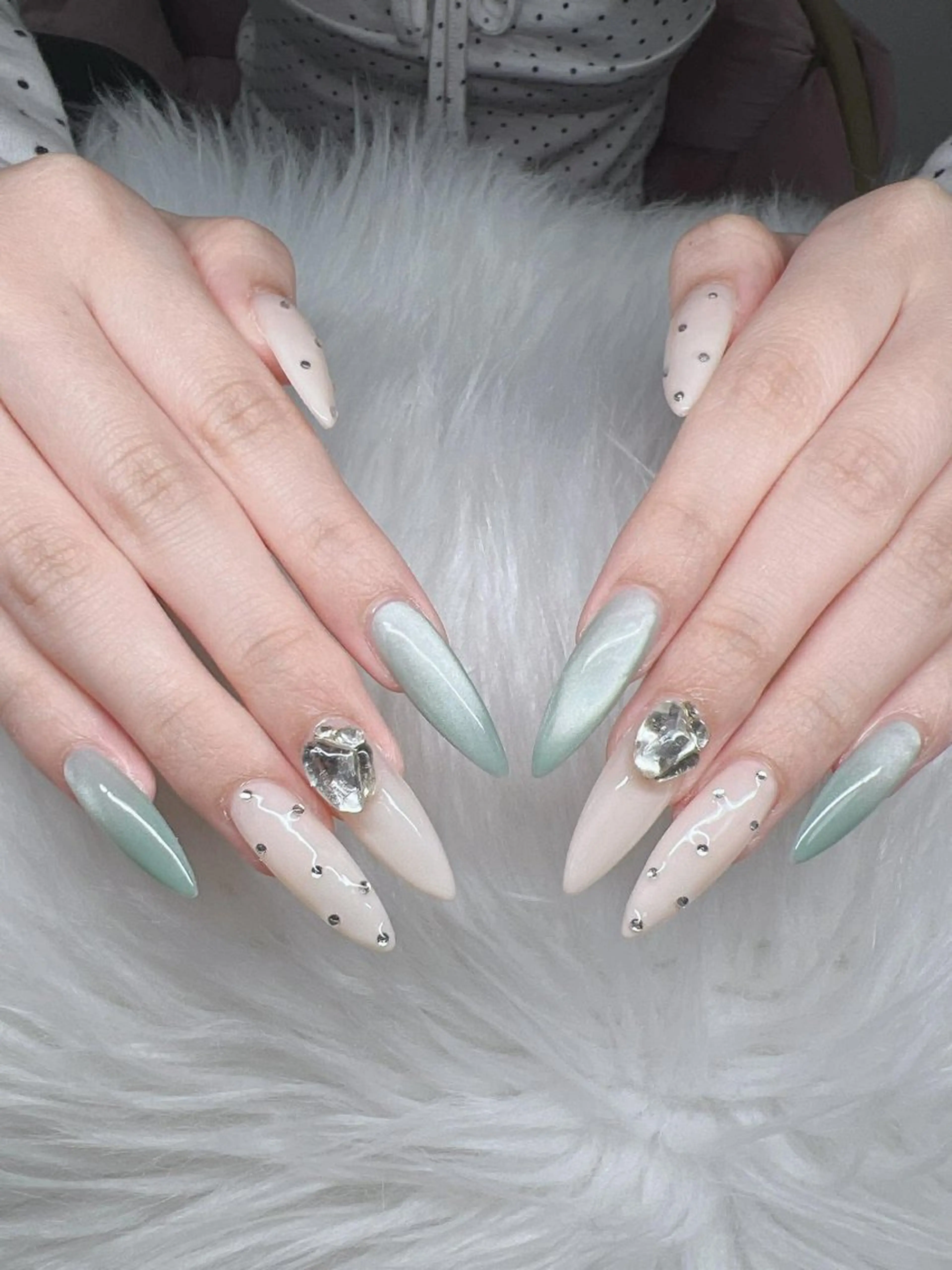 ネイル 長さ出し グラデーション 卒業式 キラキラネイル マグネットネイル ハンドネイル Lee Nailsのネイルデザイン