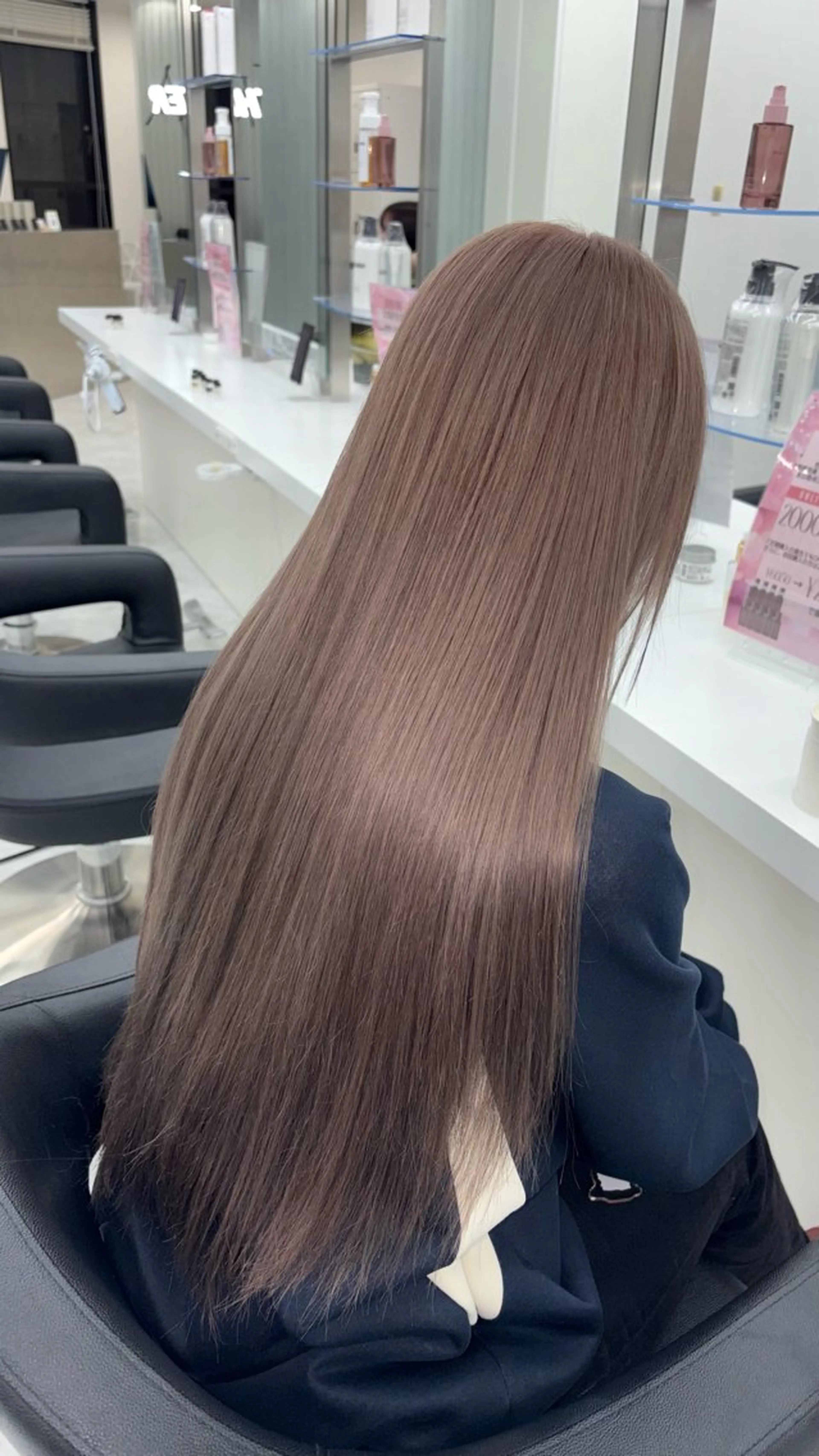 ロング カラー ヘアカラー 🖤ハイトーン× レイヤー🖤SARAのヘアスタイル