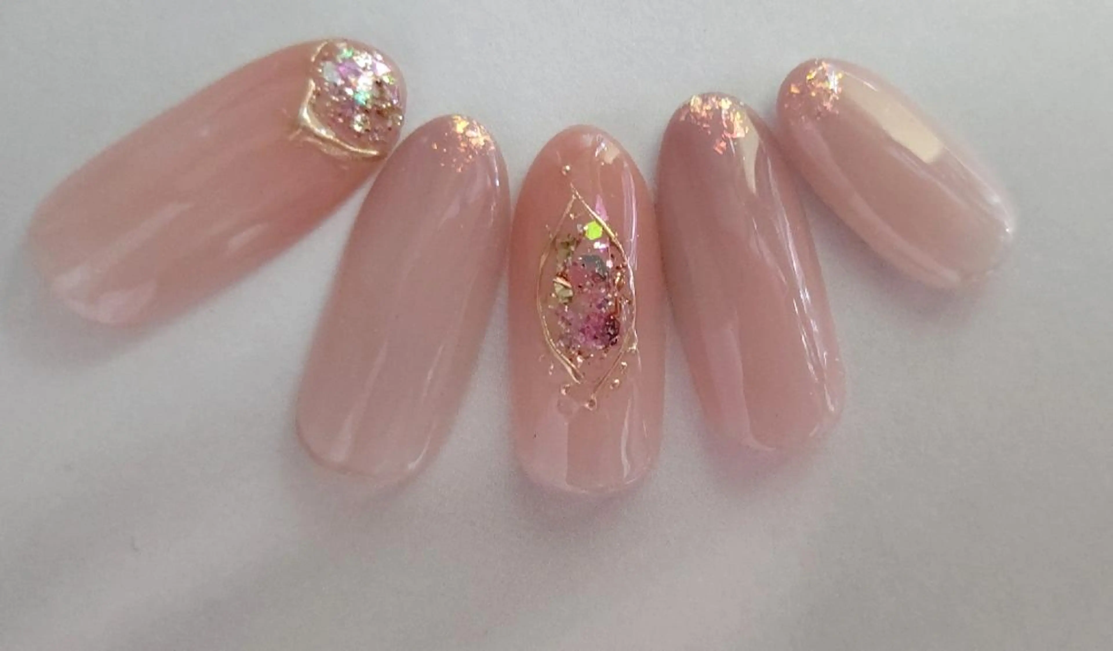 ネイル キラキラネイル オフィスネイル ラヴィアン ローズのネイルデザイン