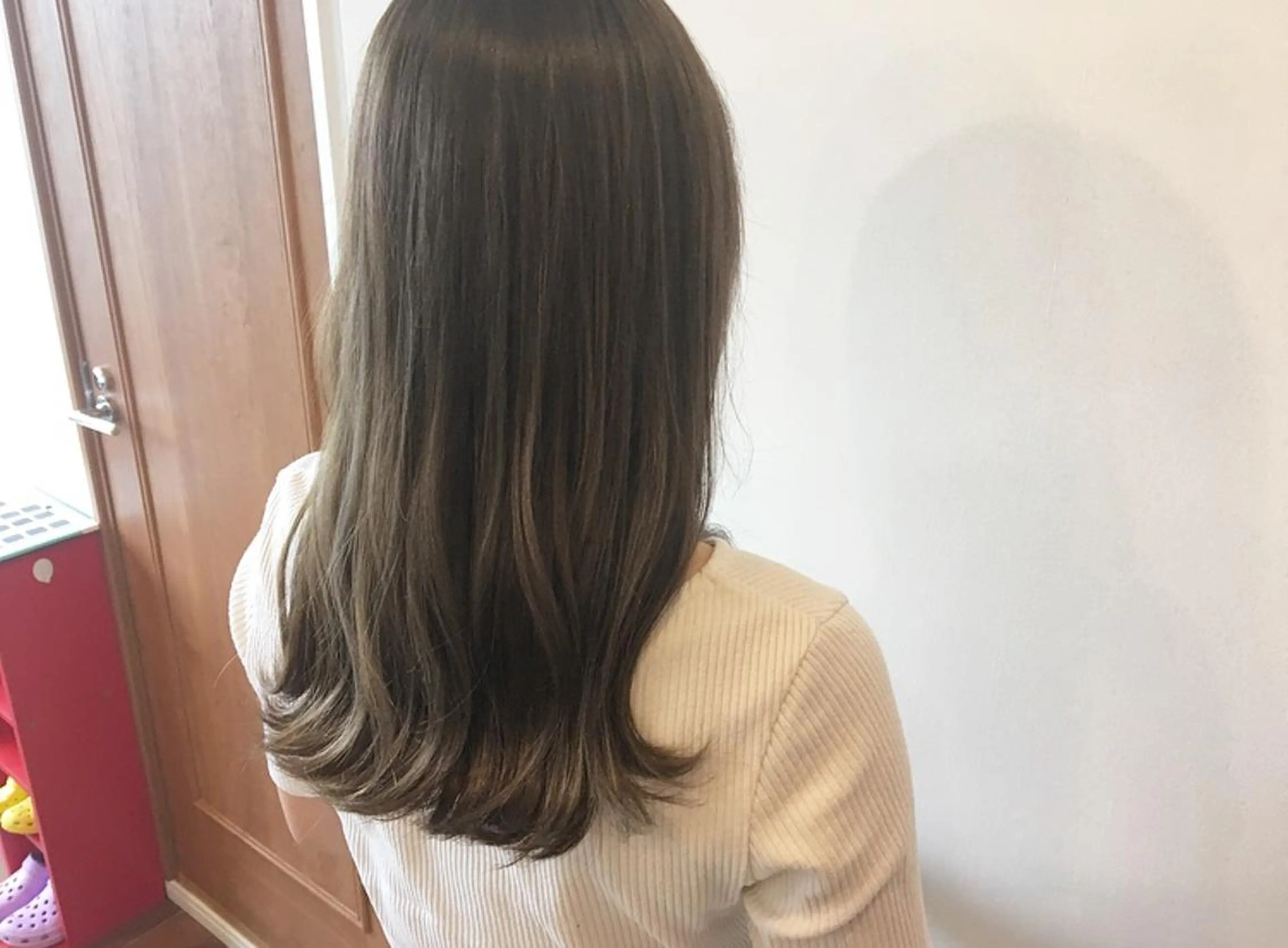セミロング カラー ベージュカラー ブルーカラー ブルージュ 透明感カラー ヘアカラー 鈴木 翔梧のヘアスタイル