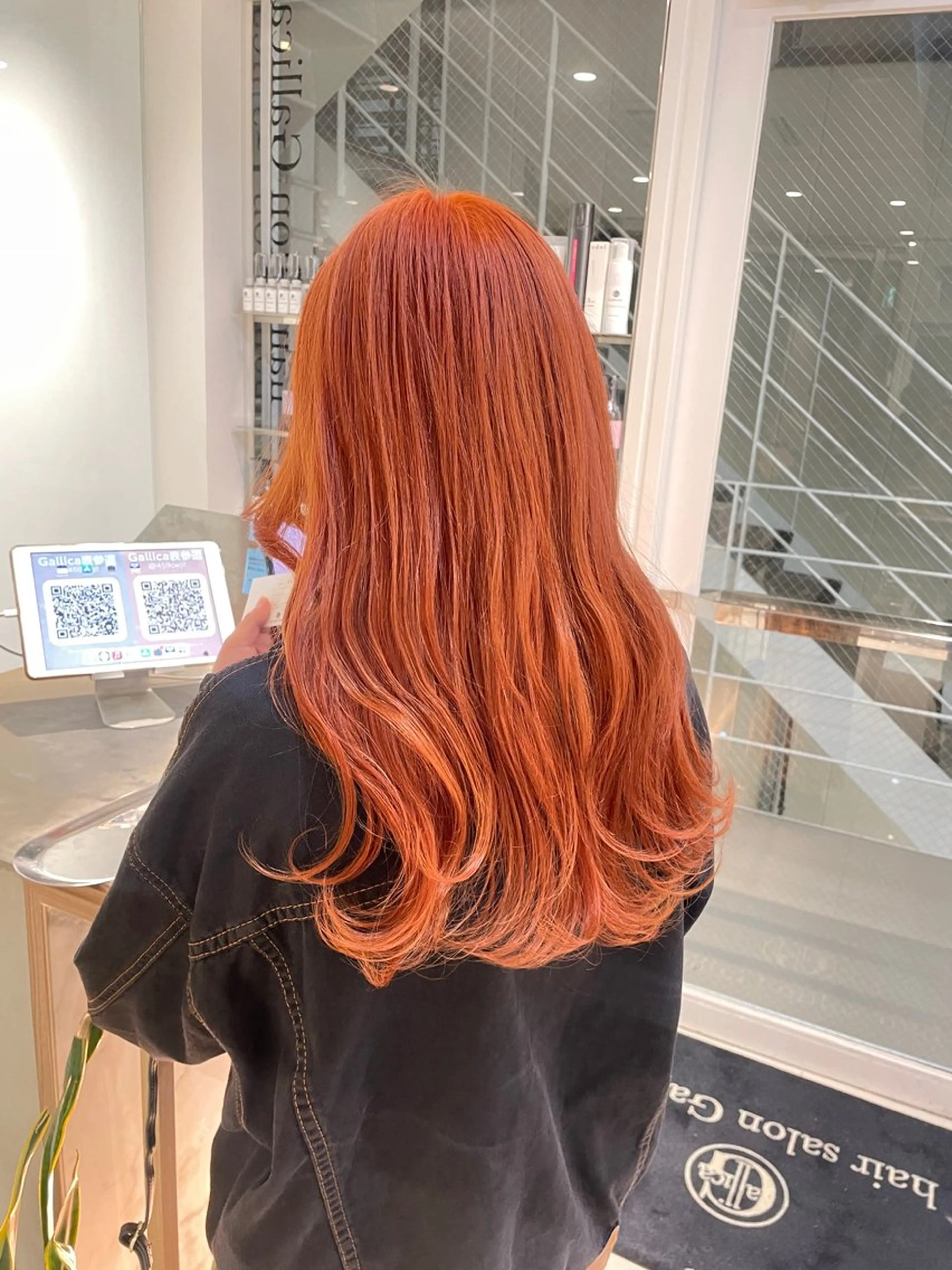 ロング カラー ヘアアレンジ オレンジ ヘアカラー トリートメント ヘッドスパ ヘアセット 艶髪✨寒色カラー✨ 翁長孝輔のヘアスタイル