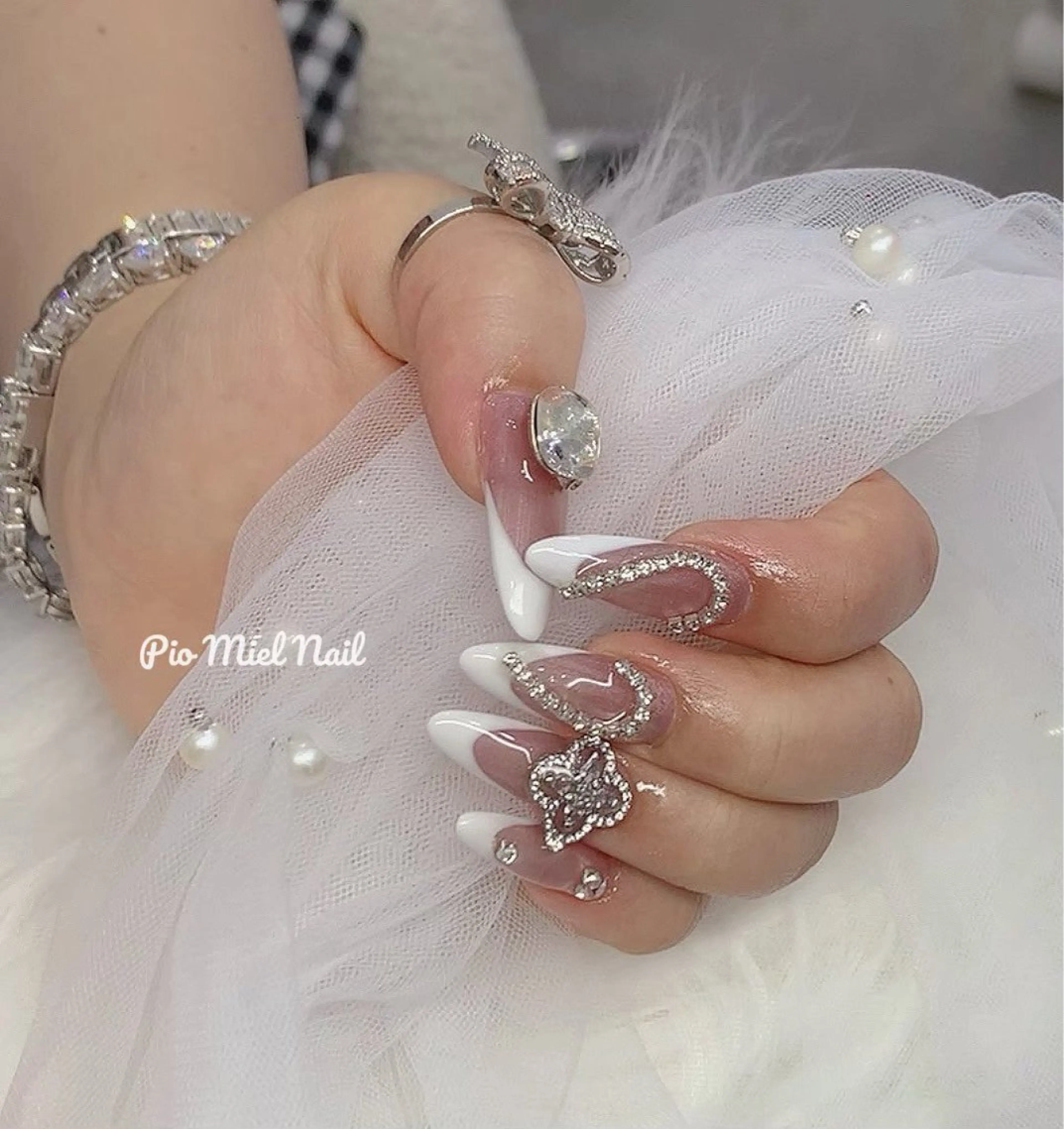 ネイル クリアネイル フラワーネイル フレンチネイル ガーリー ロングネイル ハンドネイル momo 長さだしのネイルデザイン