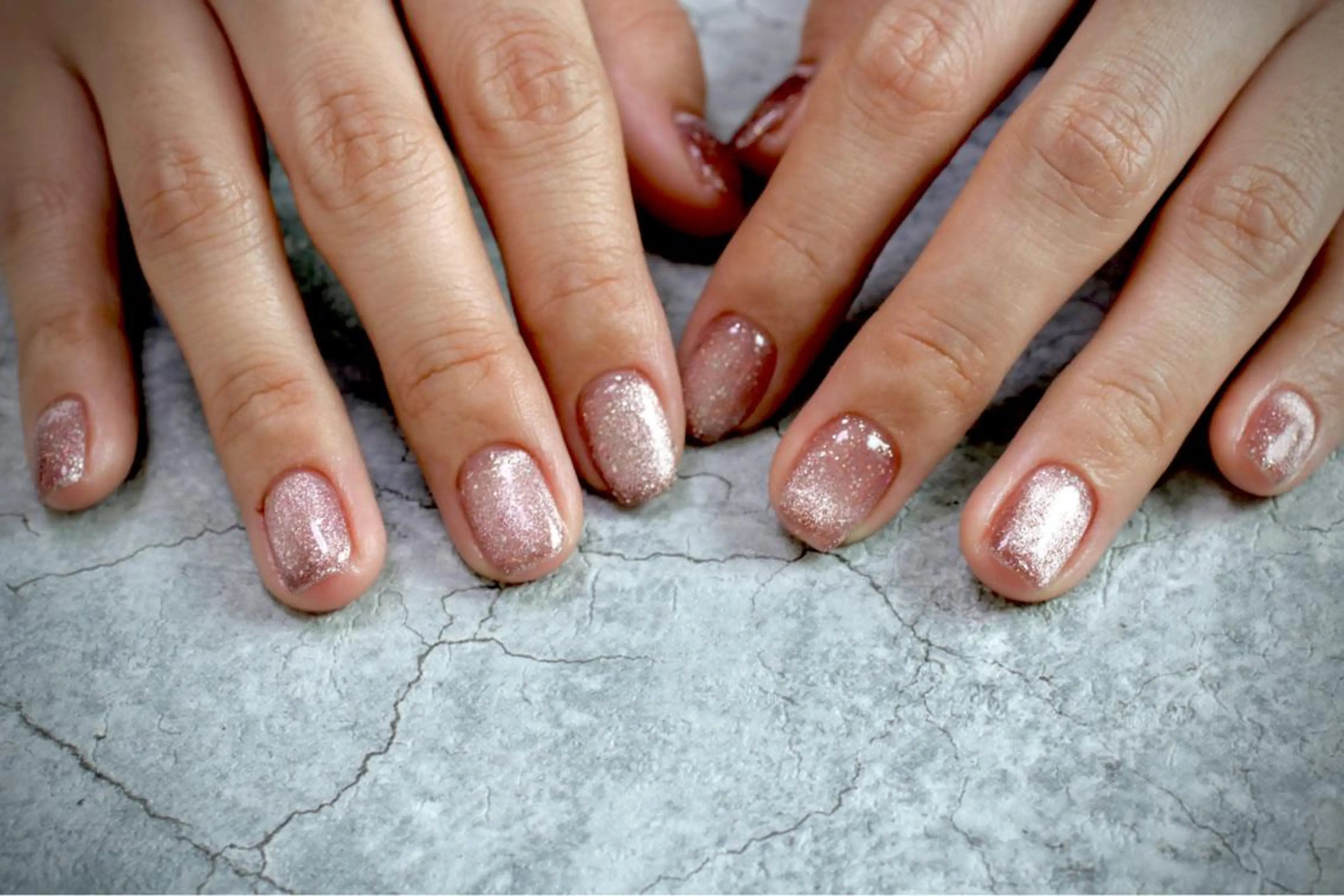 ネイル オーロラネイル カジュアル ジェルネイル ラメ(グリッター) マグネットネイル ハンドネイル MH Nailのネイルデザイン