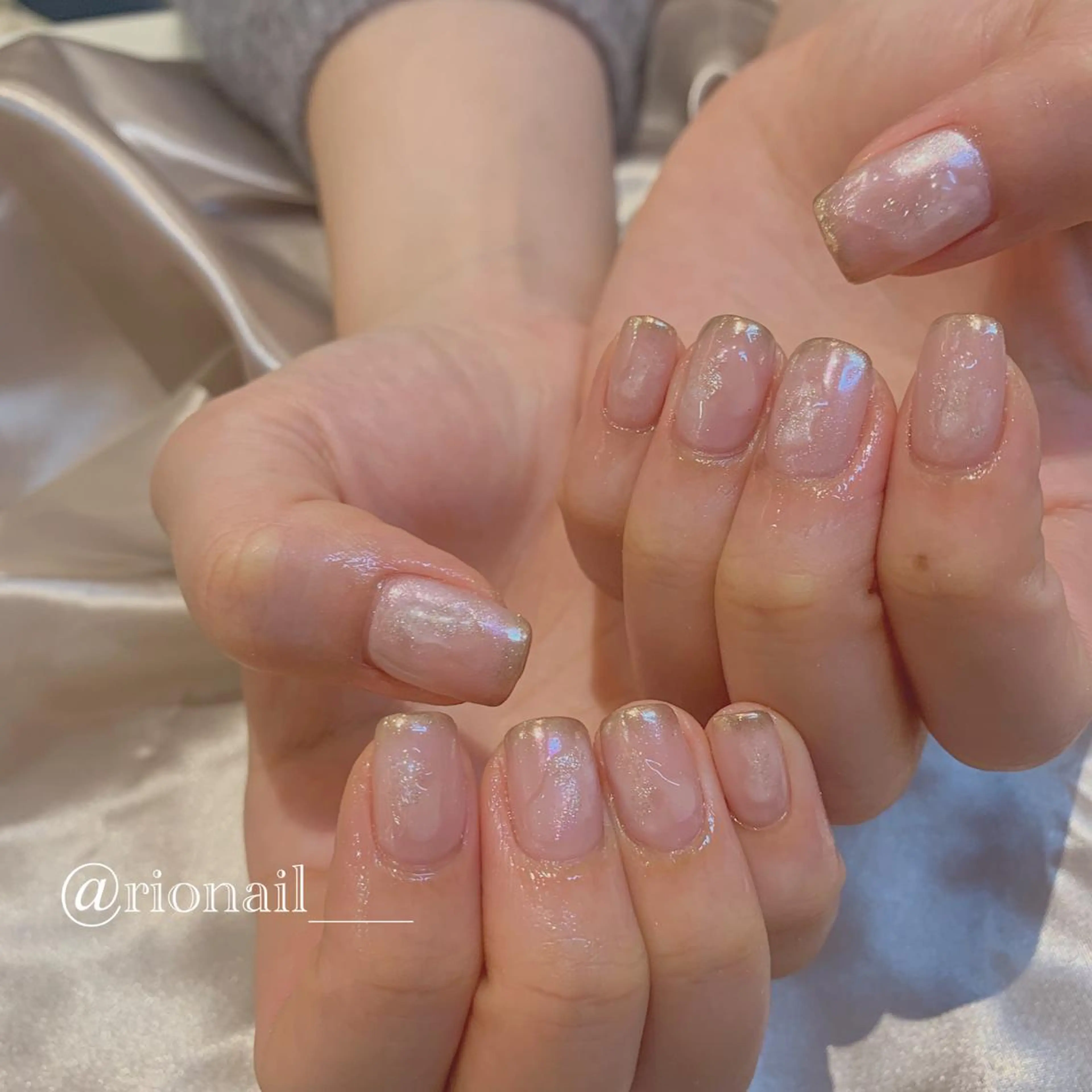 ネイル オーロラネイル 𝘙𝘪𝘰𝘯𝘢 ...🕯🤍のネイルデザイン