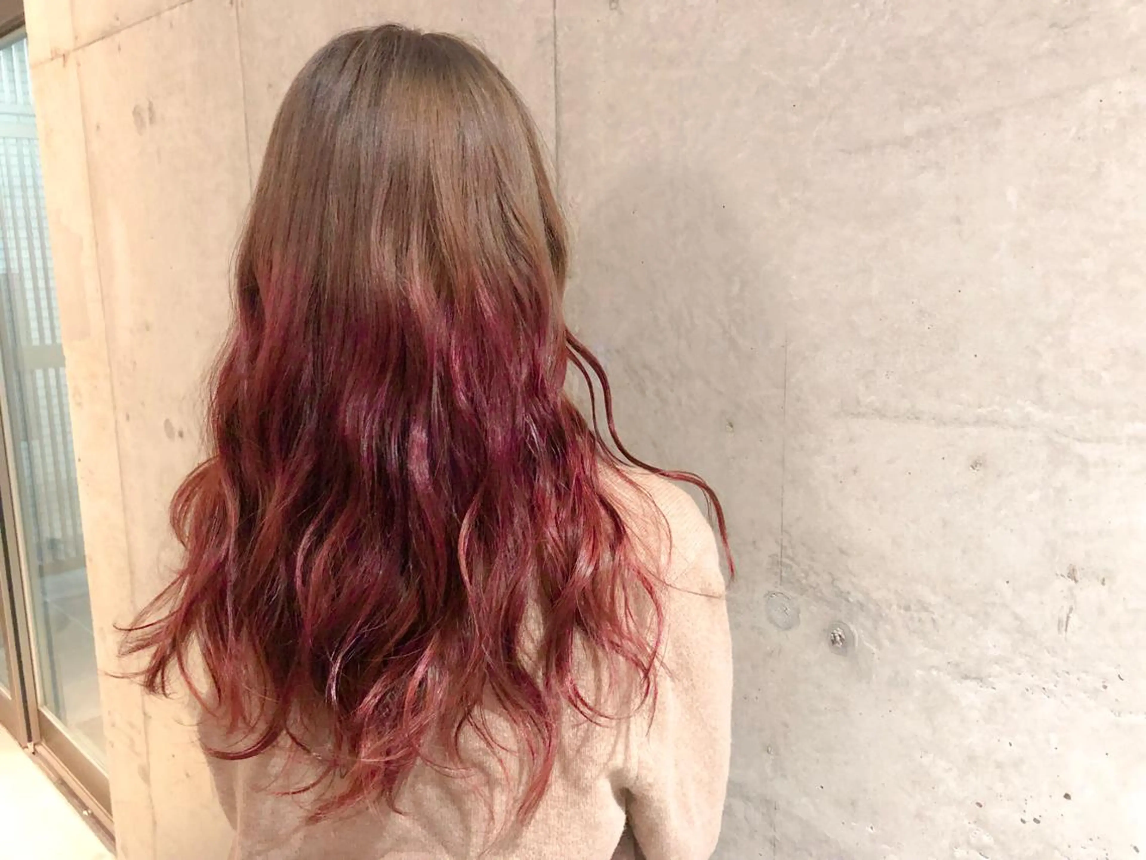 ロング カラー グラデーションカラー 藤原 ちひろのヘアスタイル