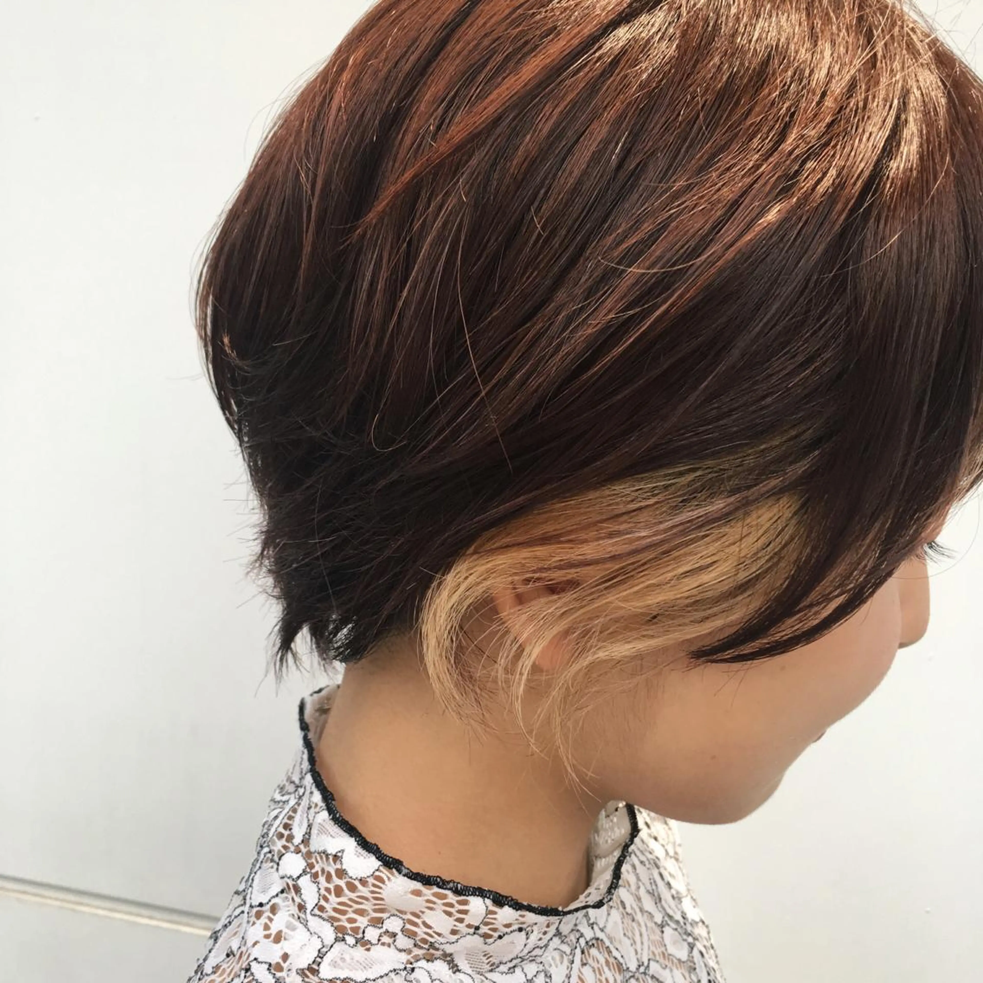 ショート カラー RINA🧤 デザインとボブのヘアスタイル