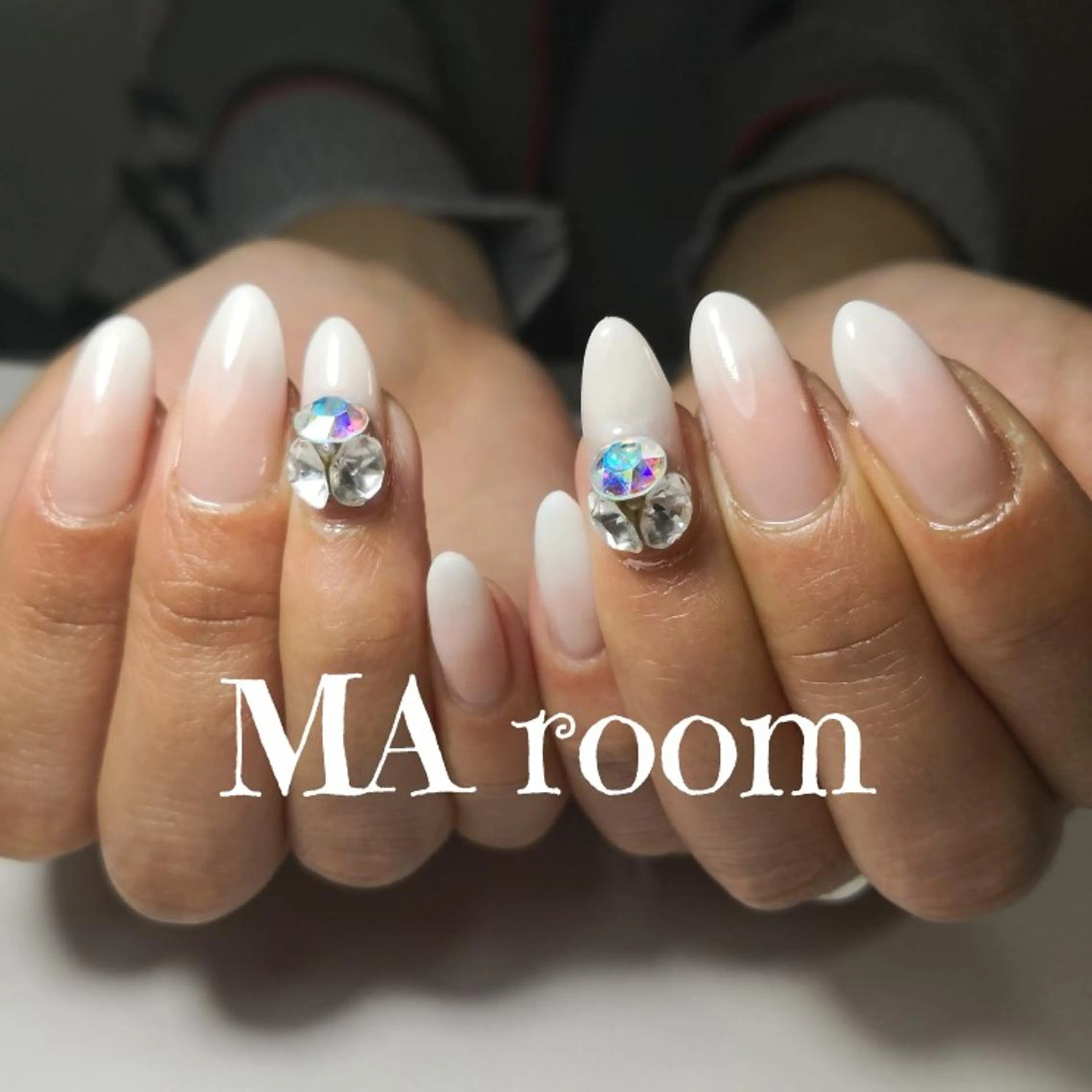ネイル グラデーション ストーンネイル &MERCI nail maoのネイルデザイン