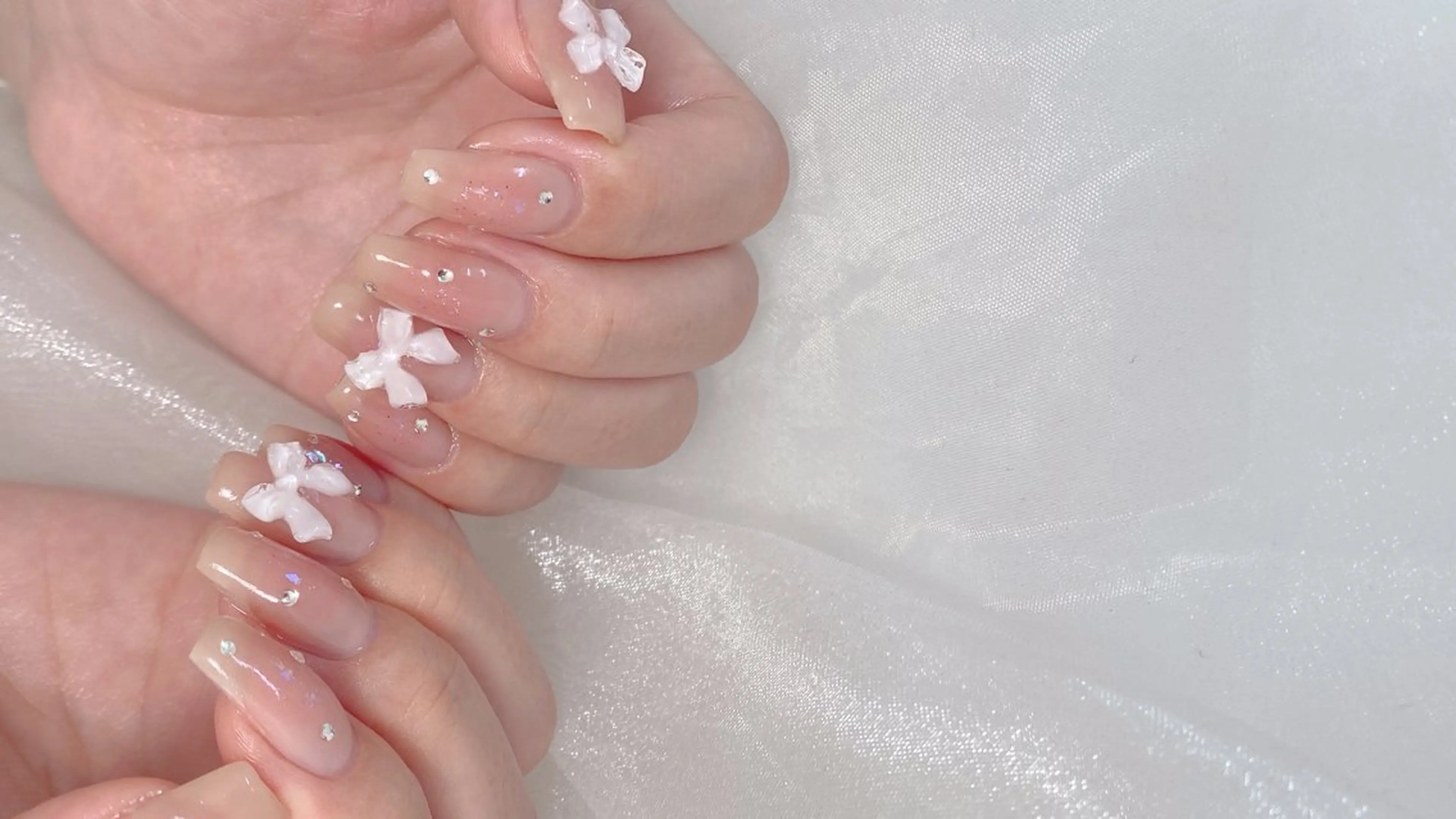 ネイル チークネイル リボン ワンホンネイル 大人キレイ 𝑁𝑖𝑥𝑖𝑠のネイルデザイン