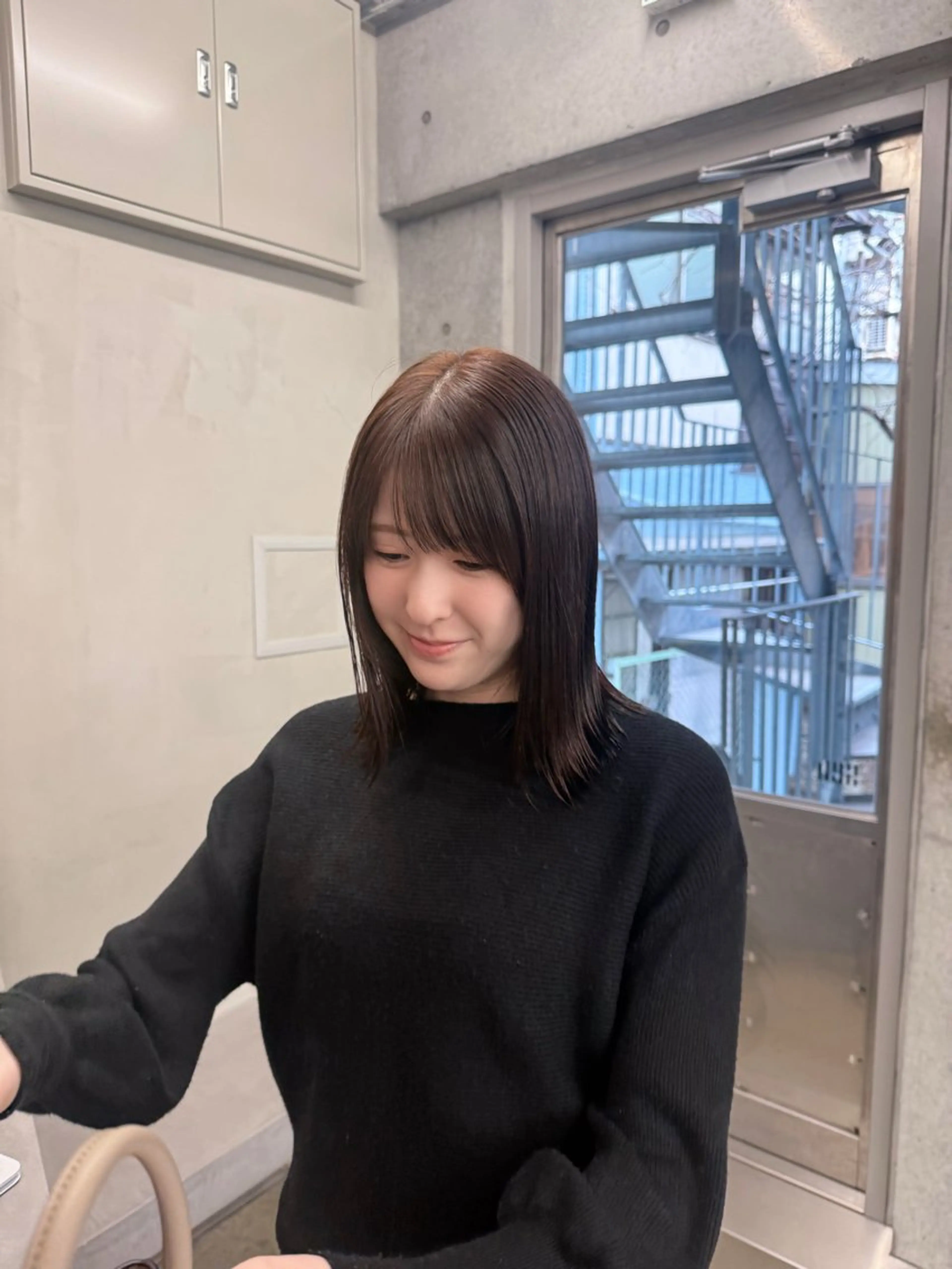 ミディアム カラー ミディアムレイヤー アッシュ ベージュカラー ブリーチ 透明感カラー カット ヘアカラー トリートメント 誰より丁寧なカット/ 小林輝/レイヤーのヘアスタイル