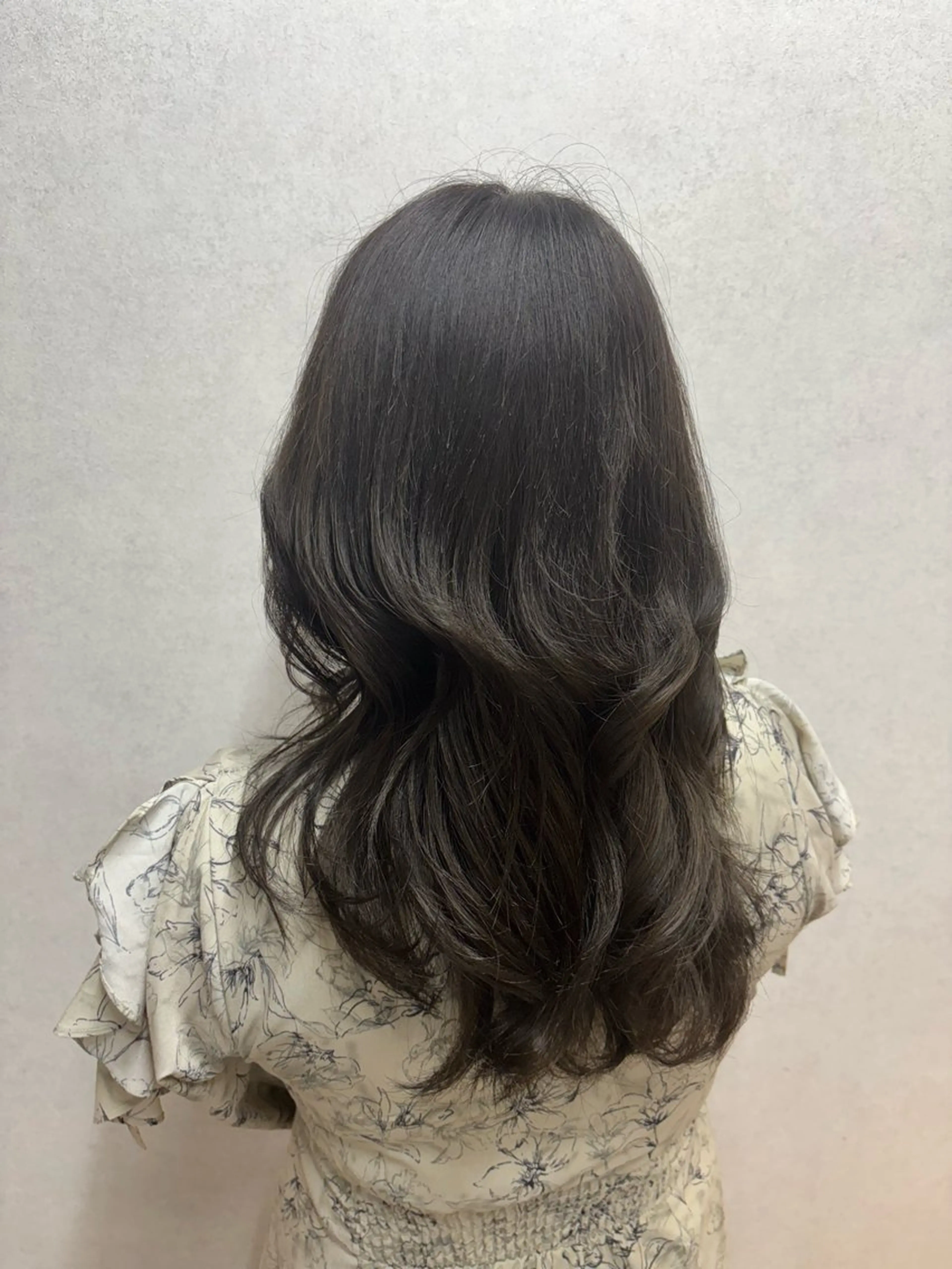 ロング カラー ブリーチ グラデーションカラー グレージュ 🦖透明感カラー 🦖三橋広空のヘアスタイル