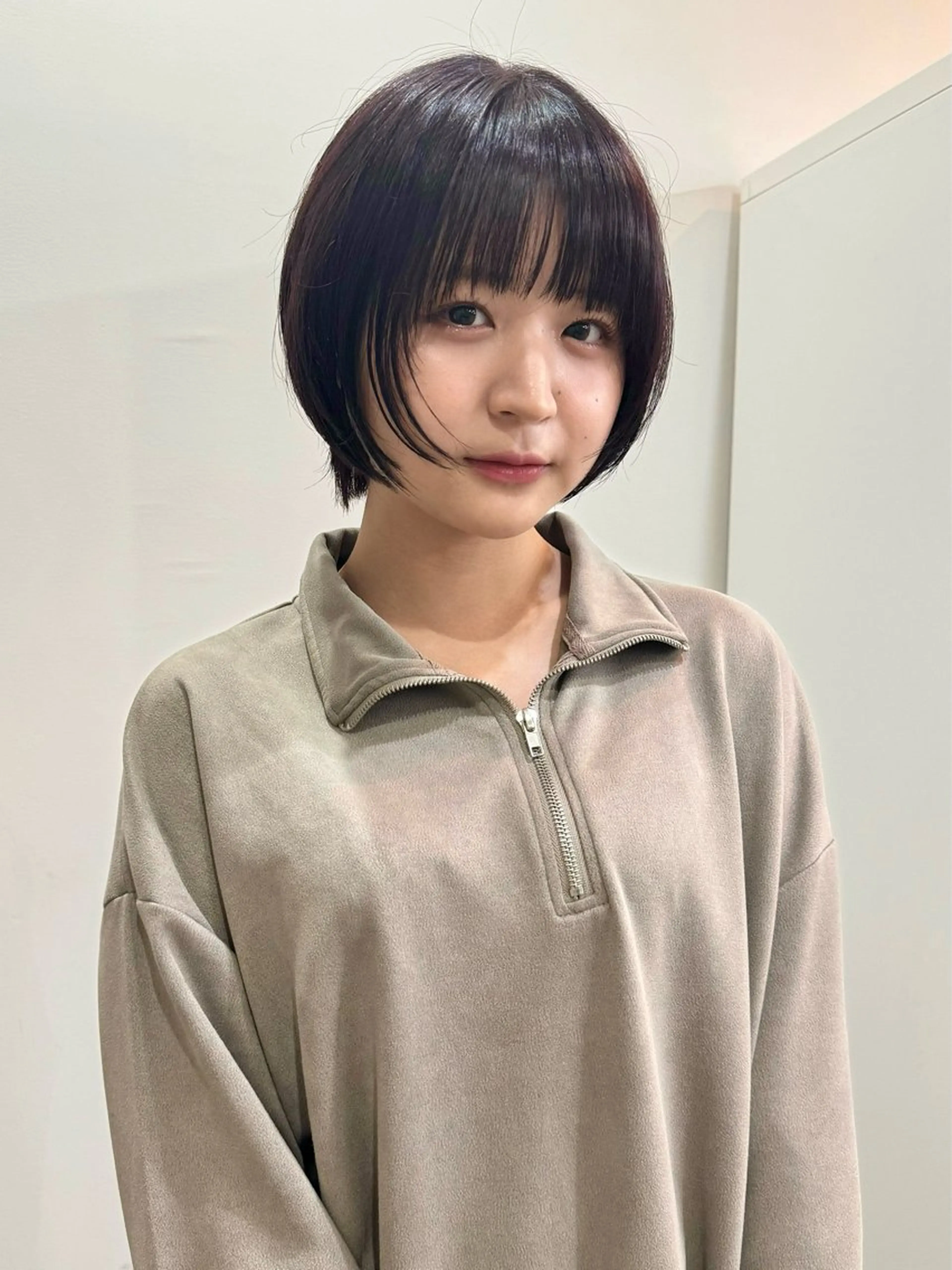 ショート カラー ブラウンカラー ラベンダーカラー ラベンダーブラウン 切りっぱなしボブ/ ブリーチカラー/大塚のヘアスタイル