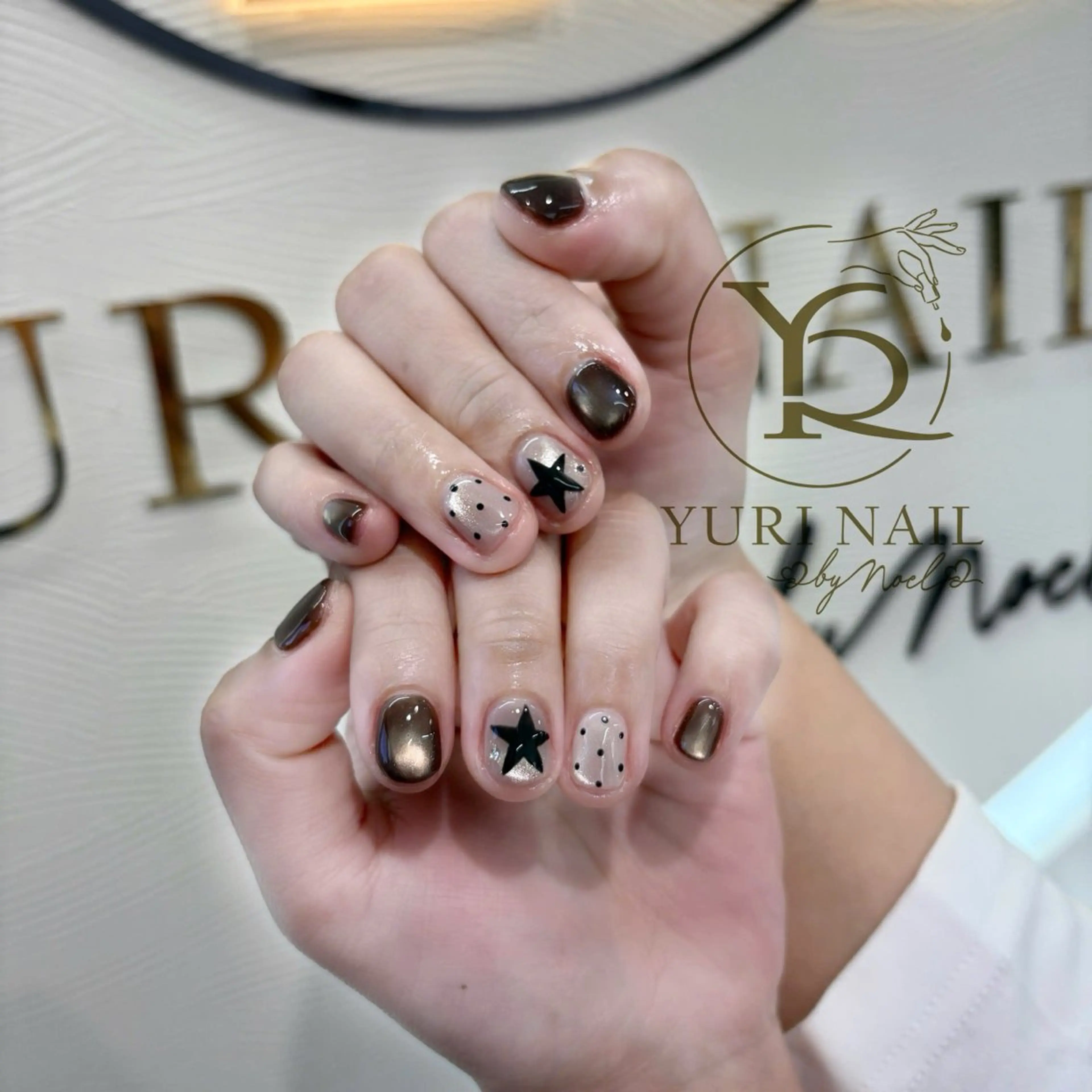 ネイル オーロラネイル ブルー チークネイル フットネイル フレンチネイル ハンドネイル フットネイル ハンドケア YURI Nail NARITAのネイルデザイン