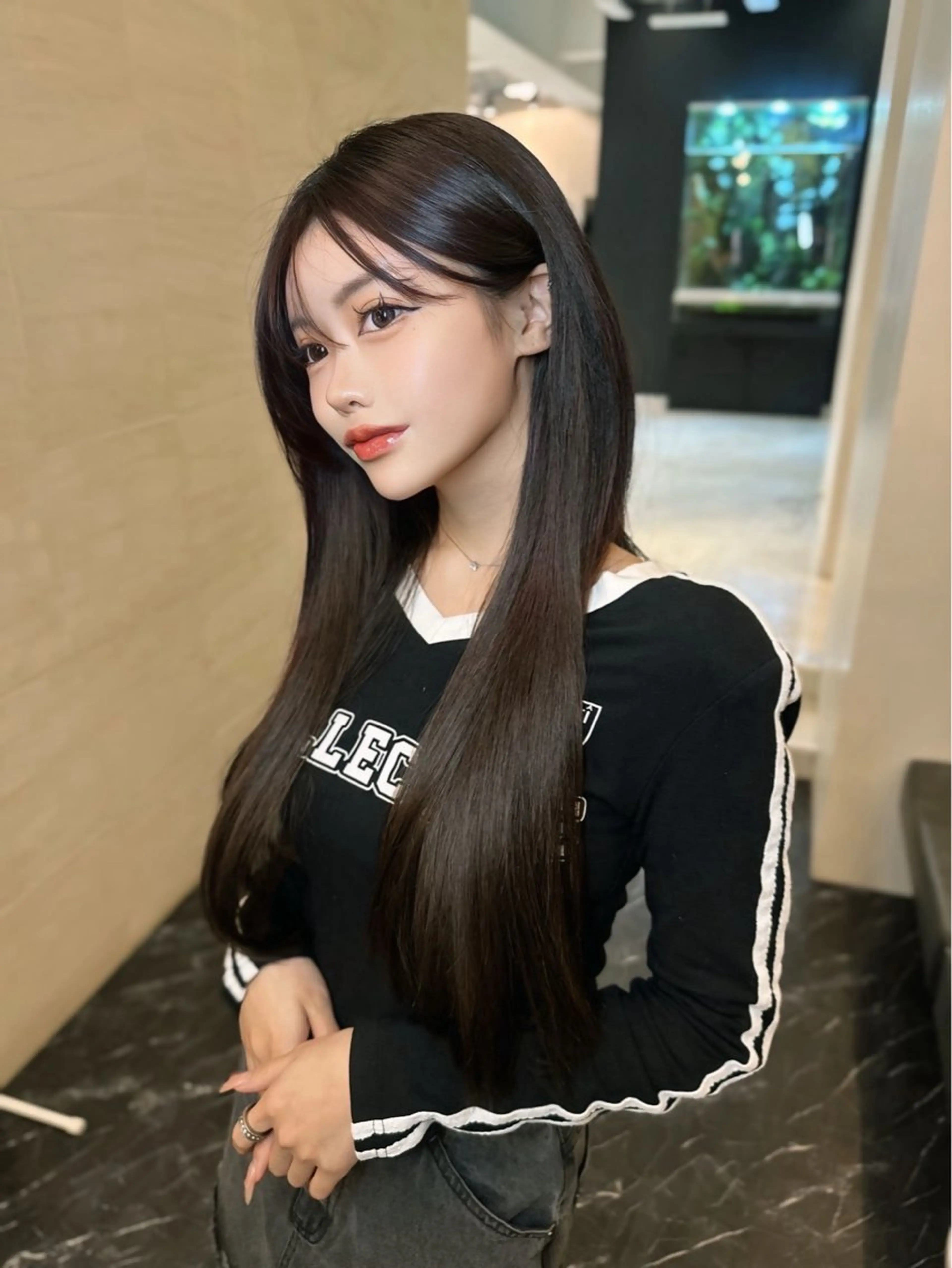 ロング カラー トリートメント レイヤーカット 透明感カラーのヘアスタイル