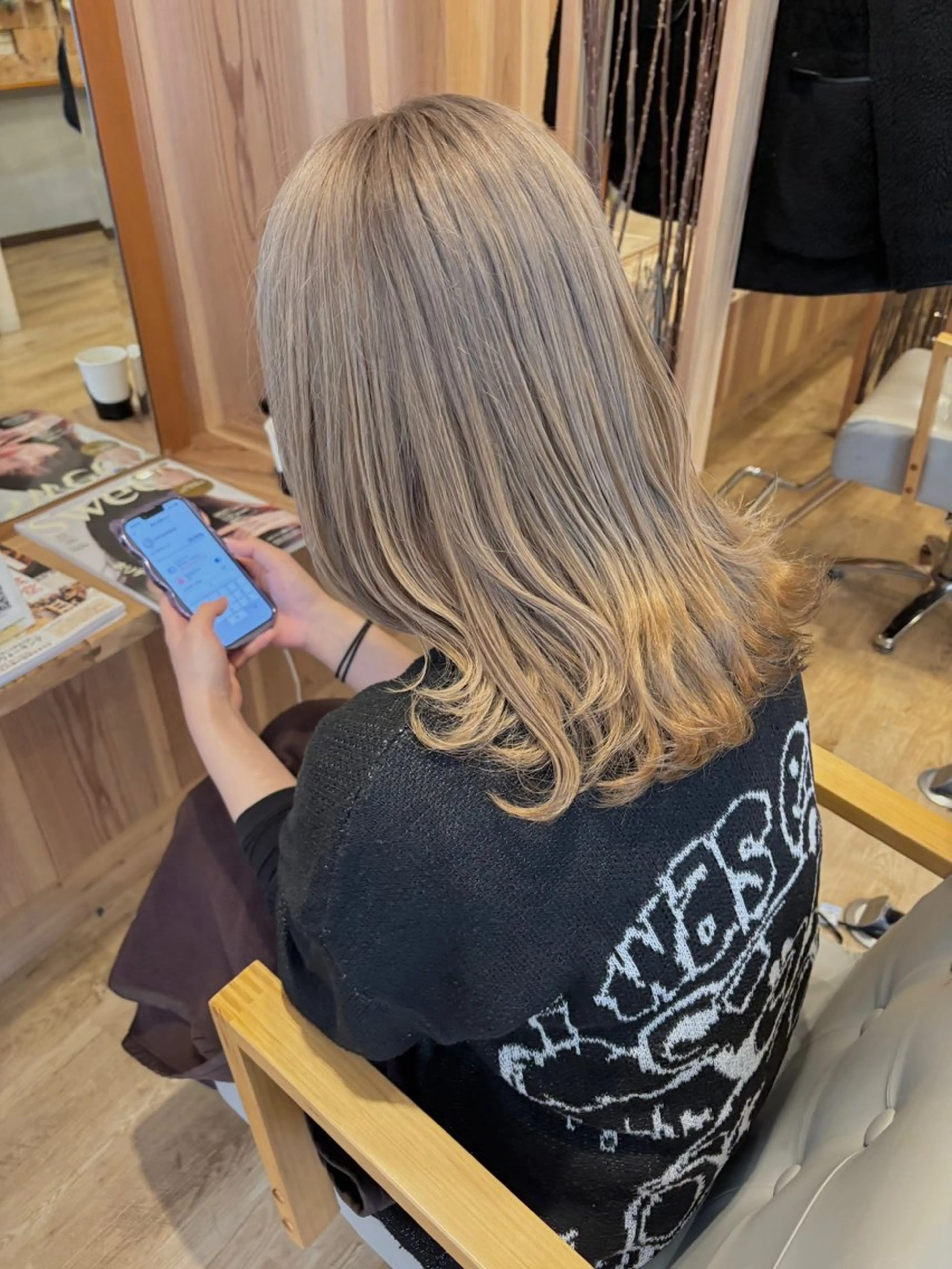 ミディアム カラー ベージュカラー ホワイトベージュ 神谷 涼のヘアスタイル