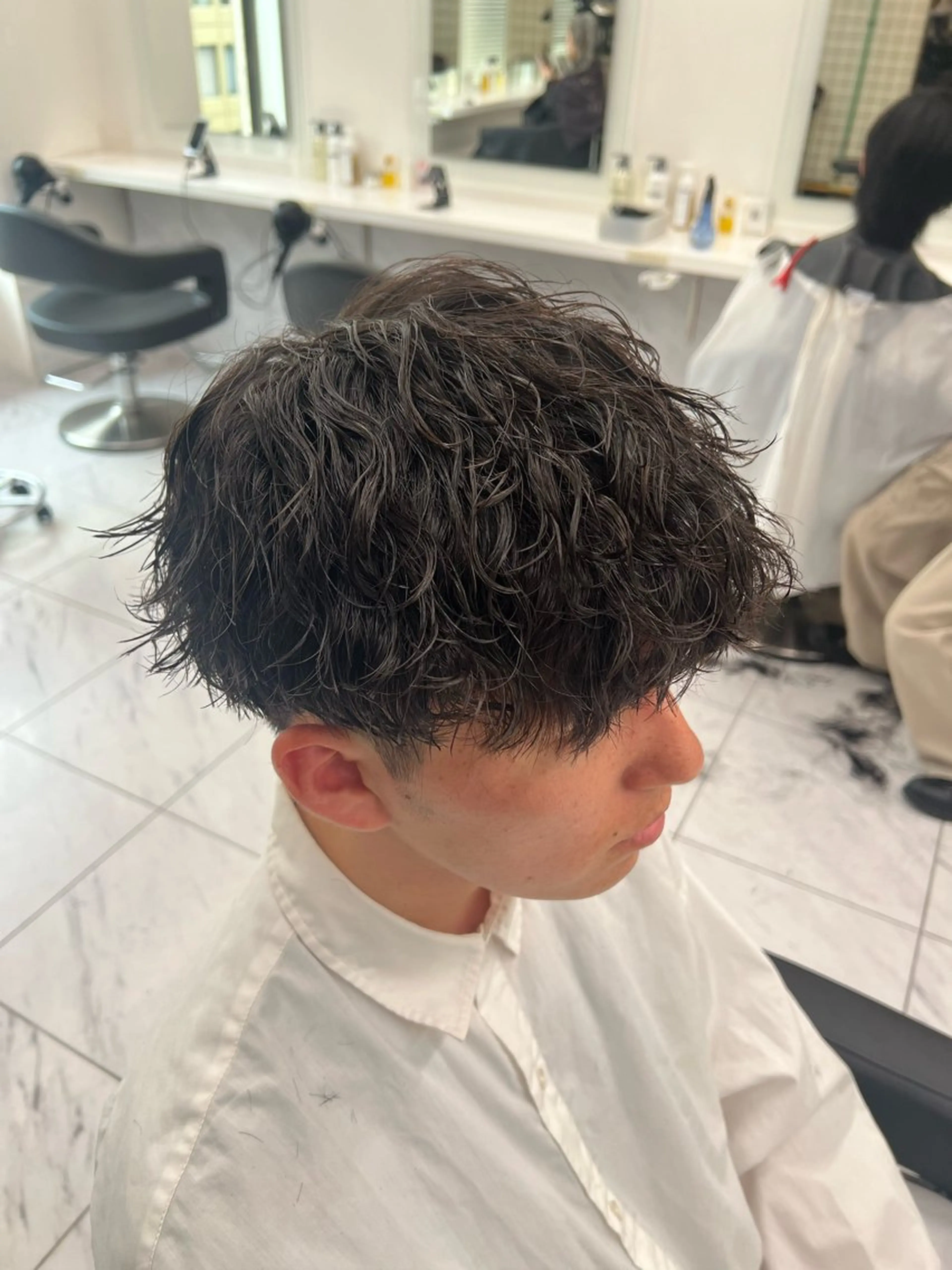 ショート カラー パーマ ヘアアレンジ メンズ メンズパーマ カット パーマ トリートメント ヘッドスパ ヘアセット 💎韓国/ レイヤー カット/ 暖色🫧のヘアスタイル