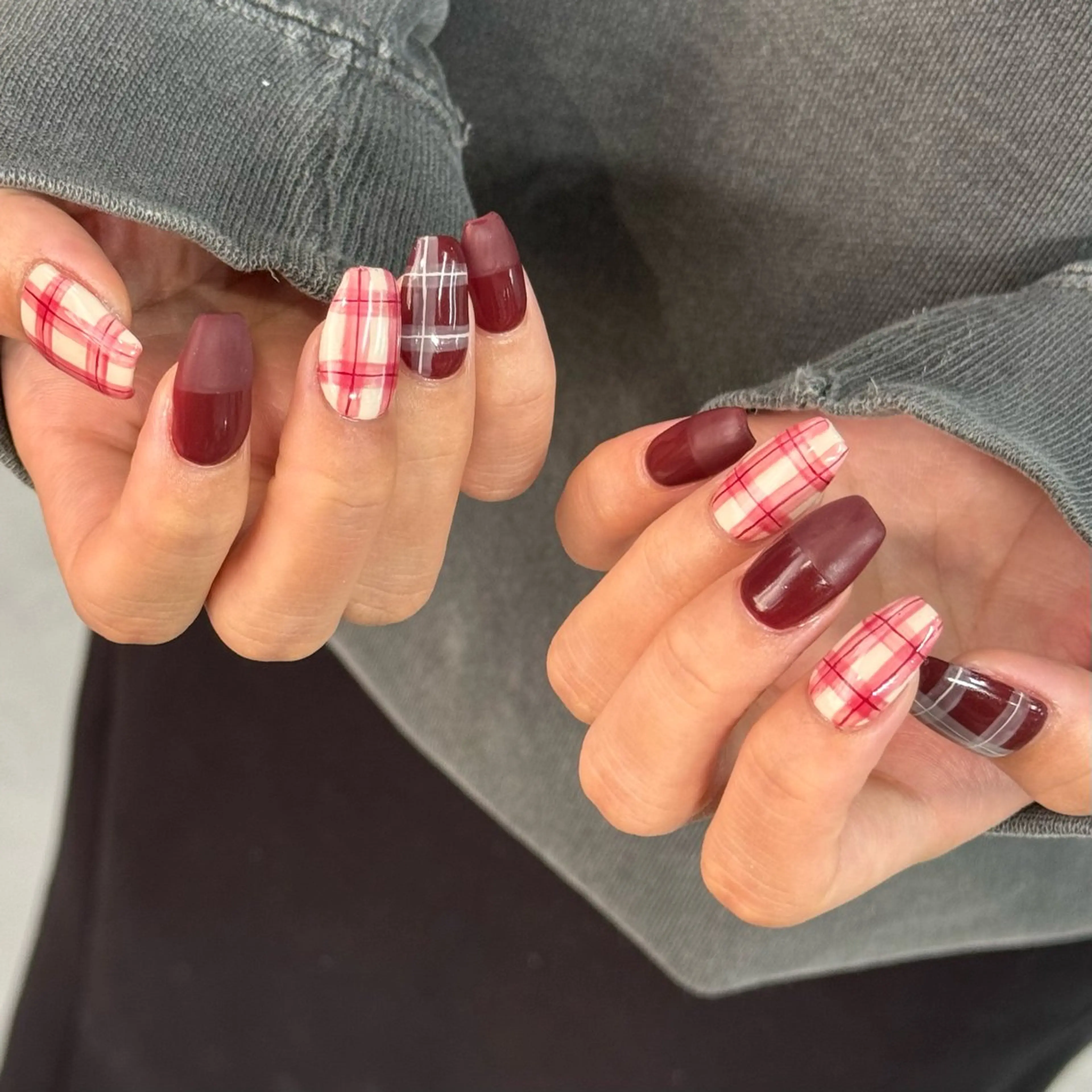 ネイル ボルドー ホワイト ハンドネイル Momoka ネイリスト福岡/薬院のネイルデザイン