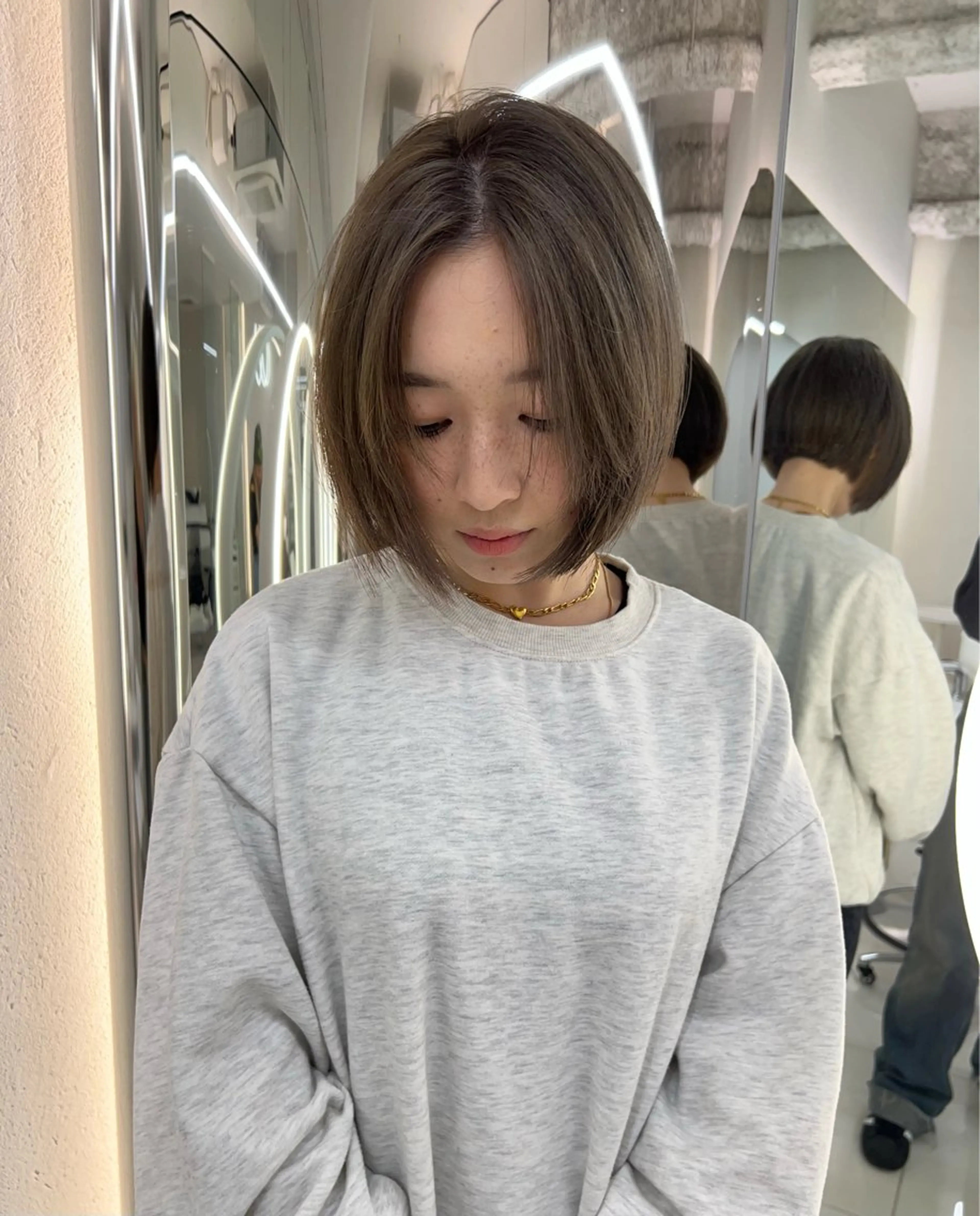 ショート カラー 透明感カラー カット ヘアカラー トリートメント GAGA AMIKAのヘアスタイル