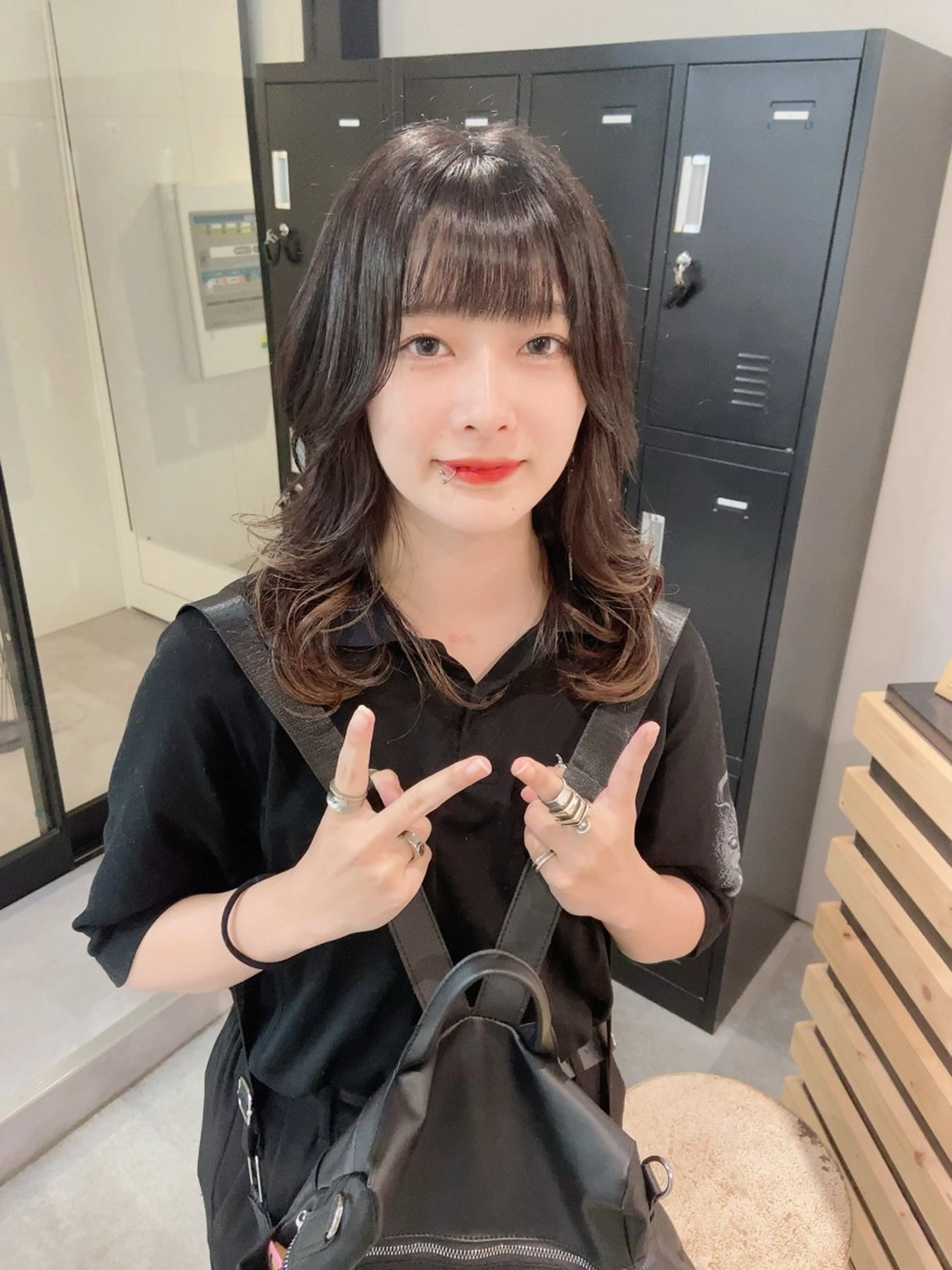 ミディアム カラー レイヤーカット ウルフカット カット ヘアカラー トリートメント ウルフカット レイヤーカット上柿のヘアスタイル