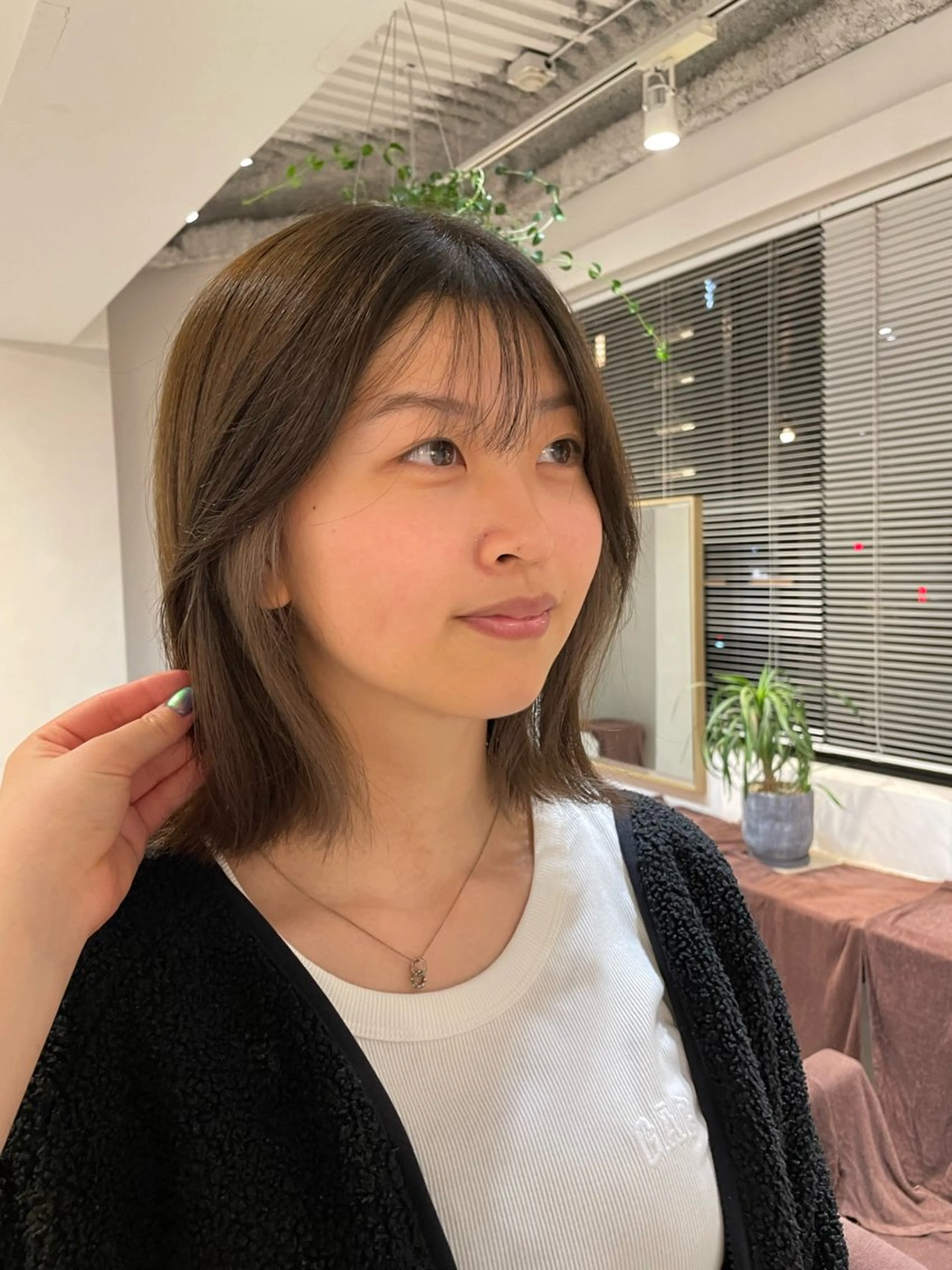 ミディアム カラー ブリーチ ボブ 外ハネヘア レイヤー♡ 石川優奈のヘアスタイル