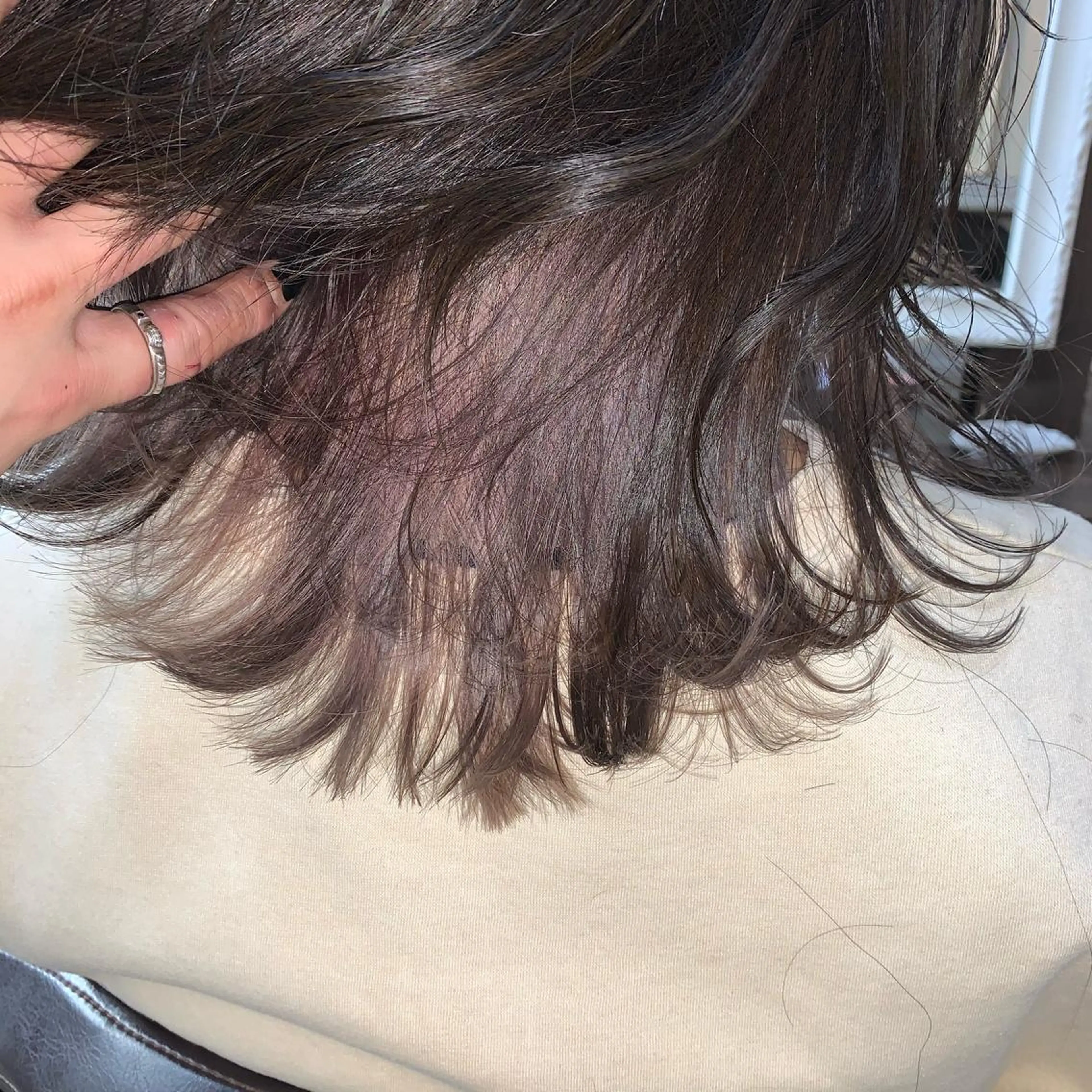 ミディアム カラー アッシュ デザインカラー インナーカラー シルバー カット ヘアカラー トリートメント ヘアセット メンズサロン ANSWERのヘアスタイル