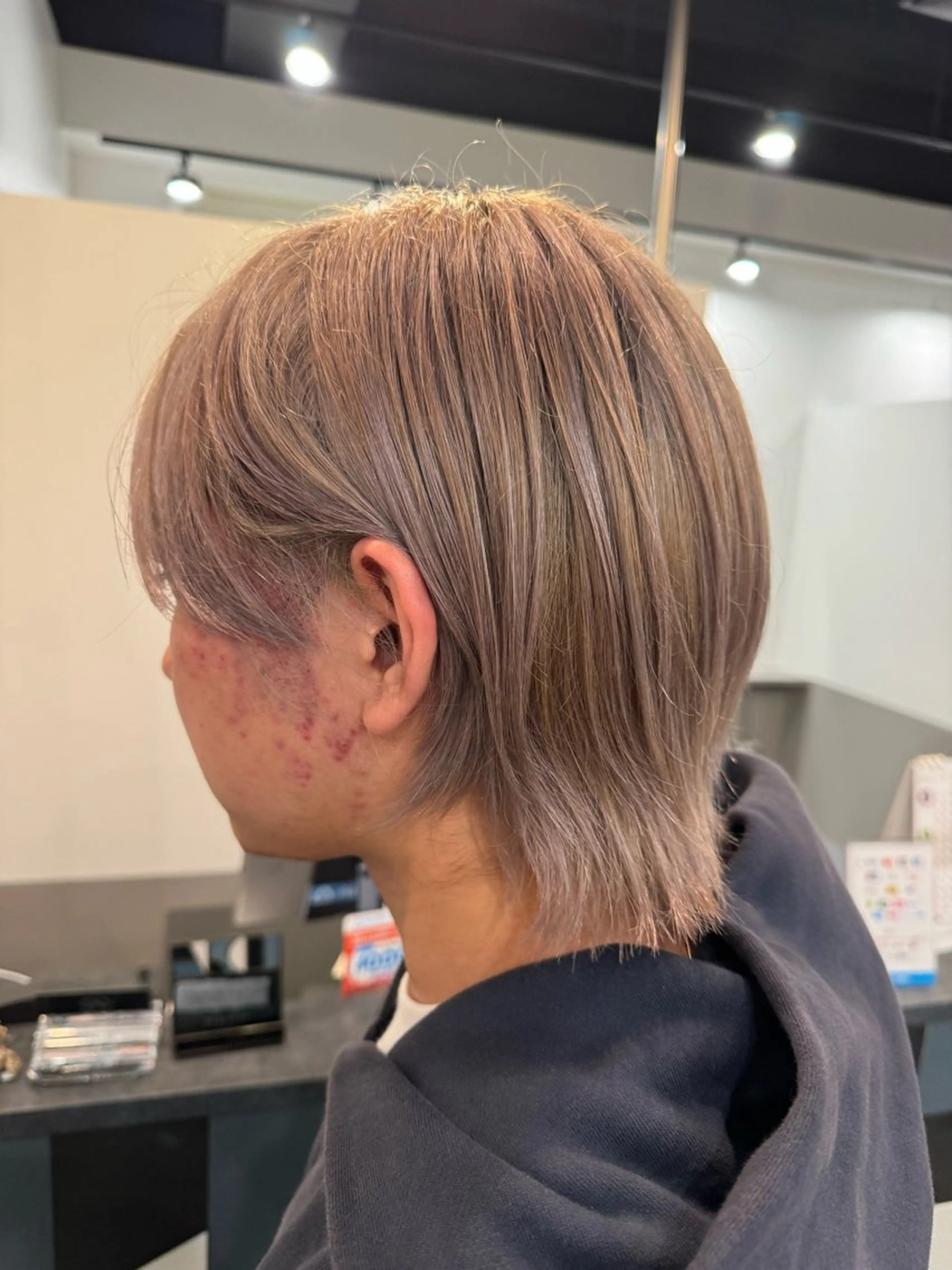 ショート ウルフカット ヘアカラー dog star 関 海斗のヘアスタイル