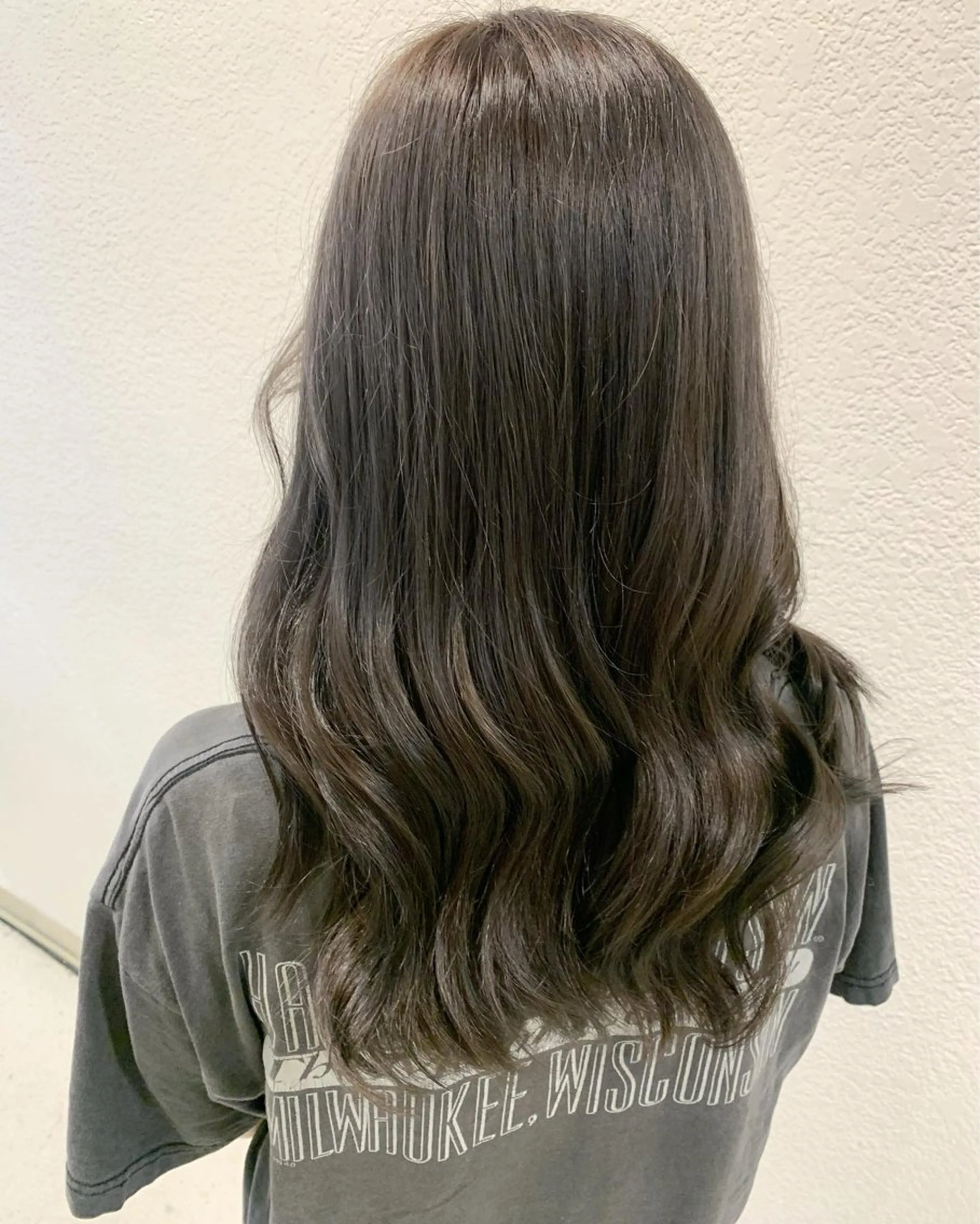 セミロング カラー ヘアアレンジ アッシュ MINAMl 🌿のヘアスタイル